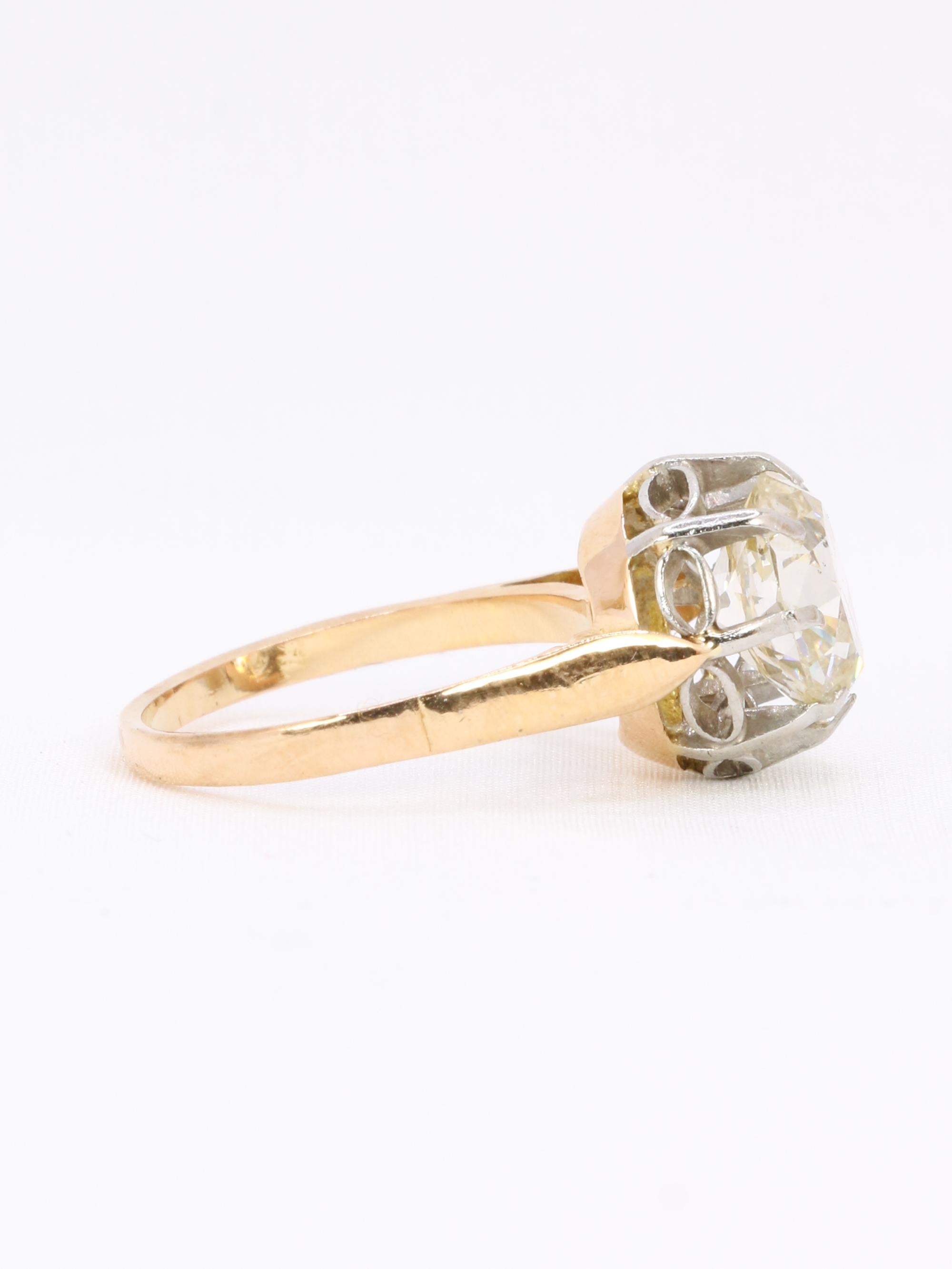 Antico anello solitario con diamante Old Mine Cut da 3,07 carati in vendita 1