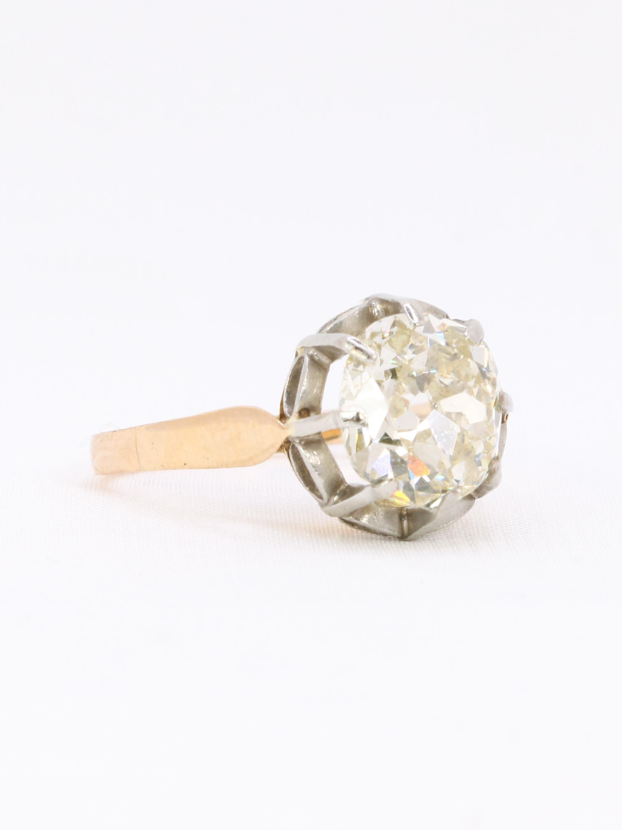 Antico anello solitario con diamante Old Mine Cut da 3,07 carati in vendita 2