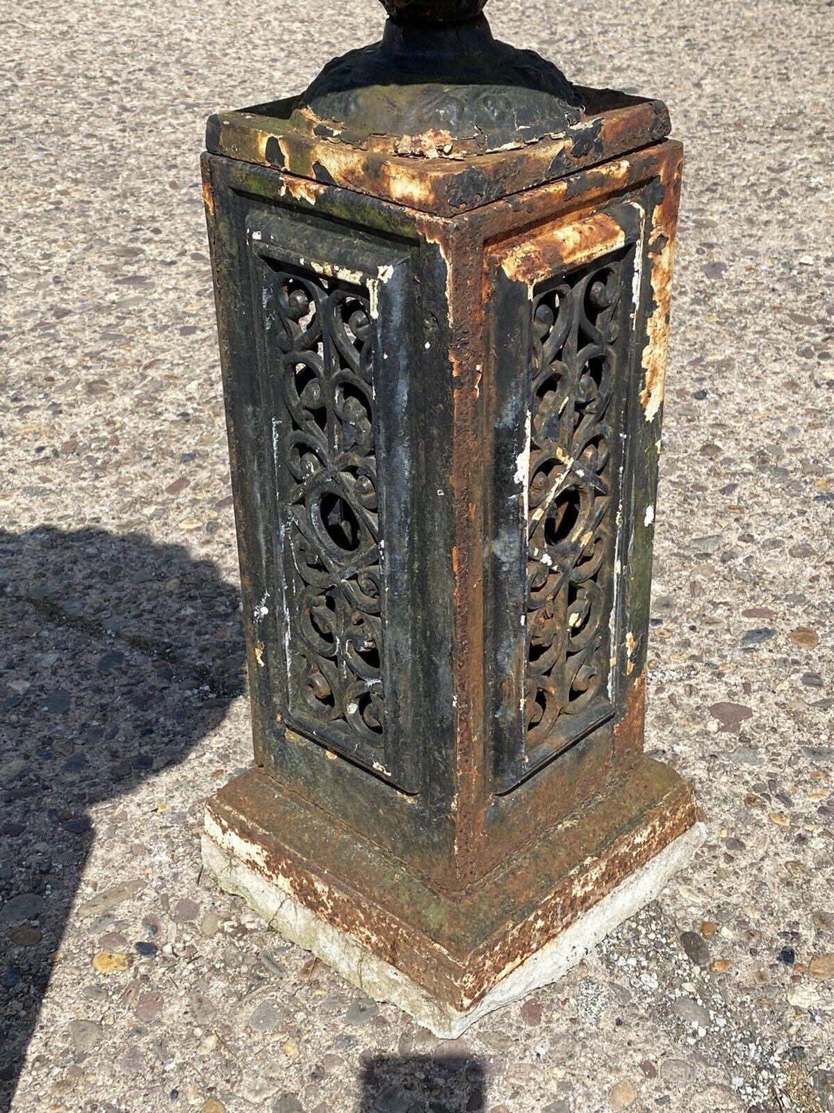 Antique French Victorian Cast Iron Fluted Urn Garden Planter Pedestal, Pair For Sale 1