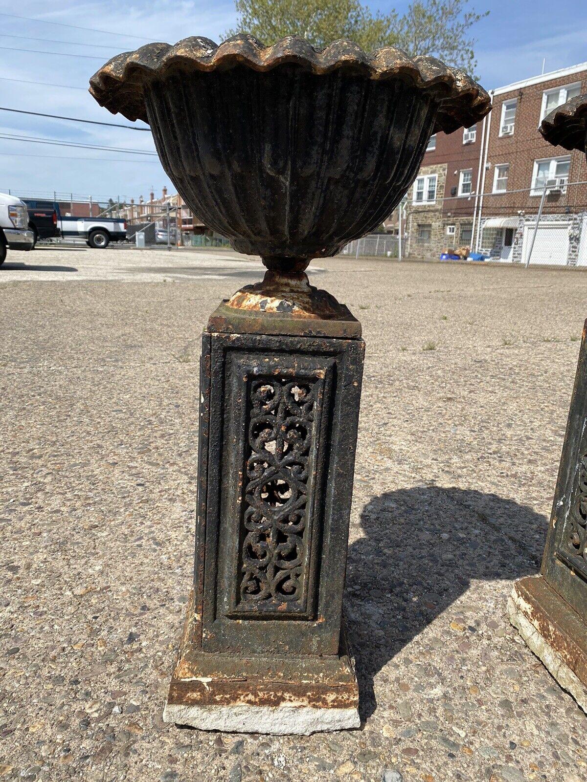 Antique French Victorian Cast Iron Fluted Urn Garden Planter Pedestal, Pair For Sale 4