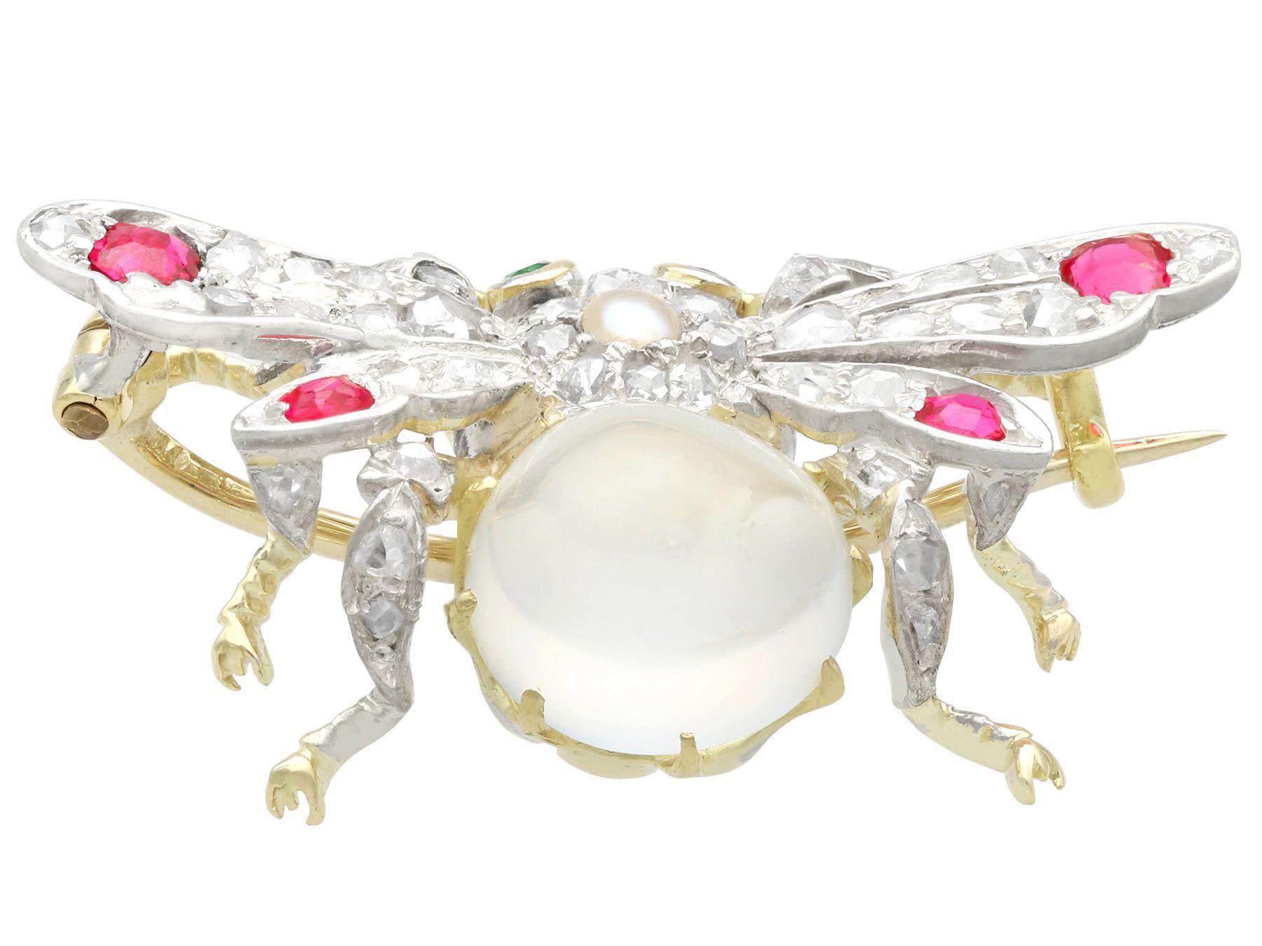 Antique 3.10ct Moonstone, Ruby, Emerald, Diamond and Pearl, Yellow Gold Brooch In Excellent Condition For Sale In Jesmond, Newcastle Upon Tyne