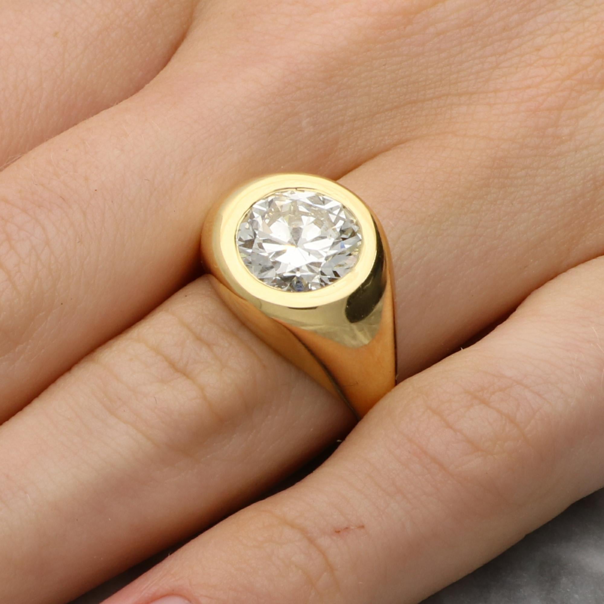 Bague ancienne 3.12ct Old Cut Bezel Set Diamond Ring en or jaune 18k Excellent état - En vente à London, GB
