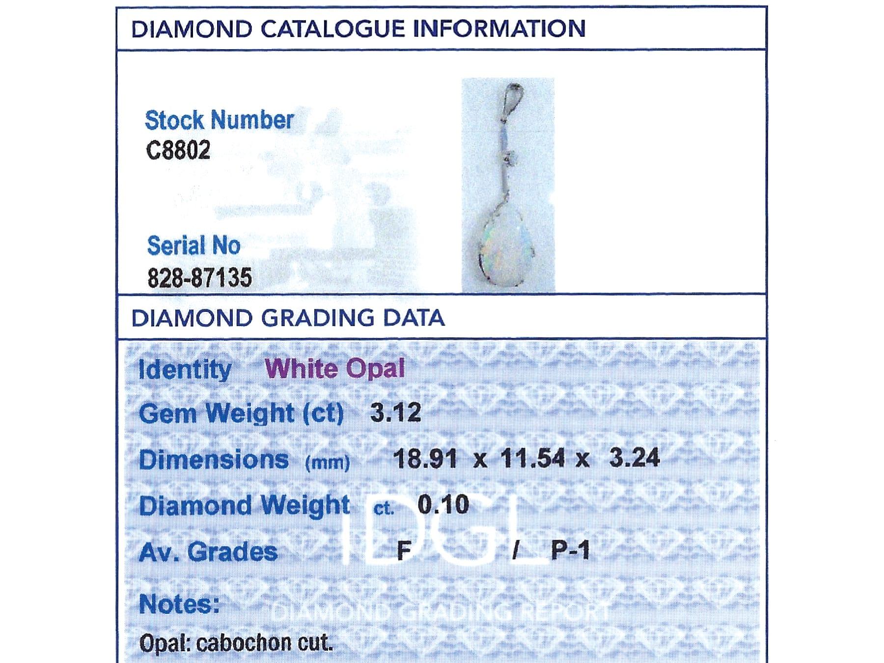 Pendentif ancien en or blanc 18 carats, opale de 3,12 carats et diamants de 0,10 carat, c. 1930 en vente 3