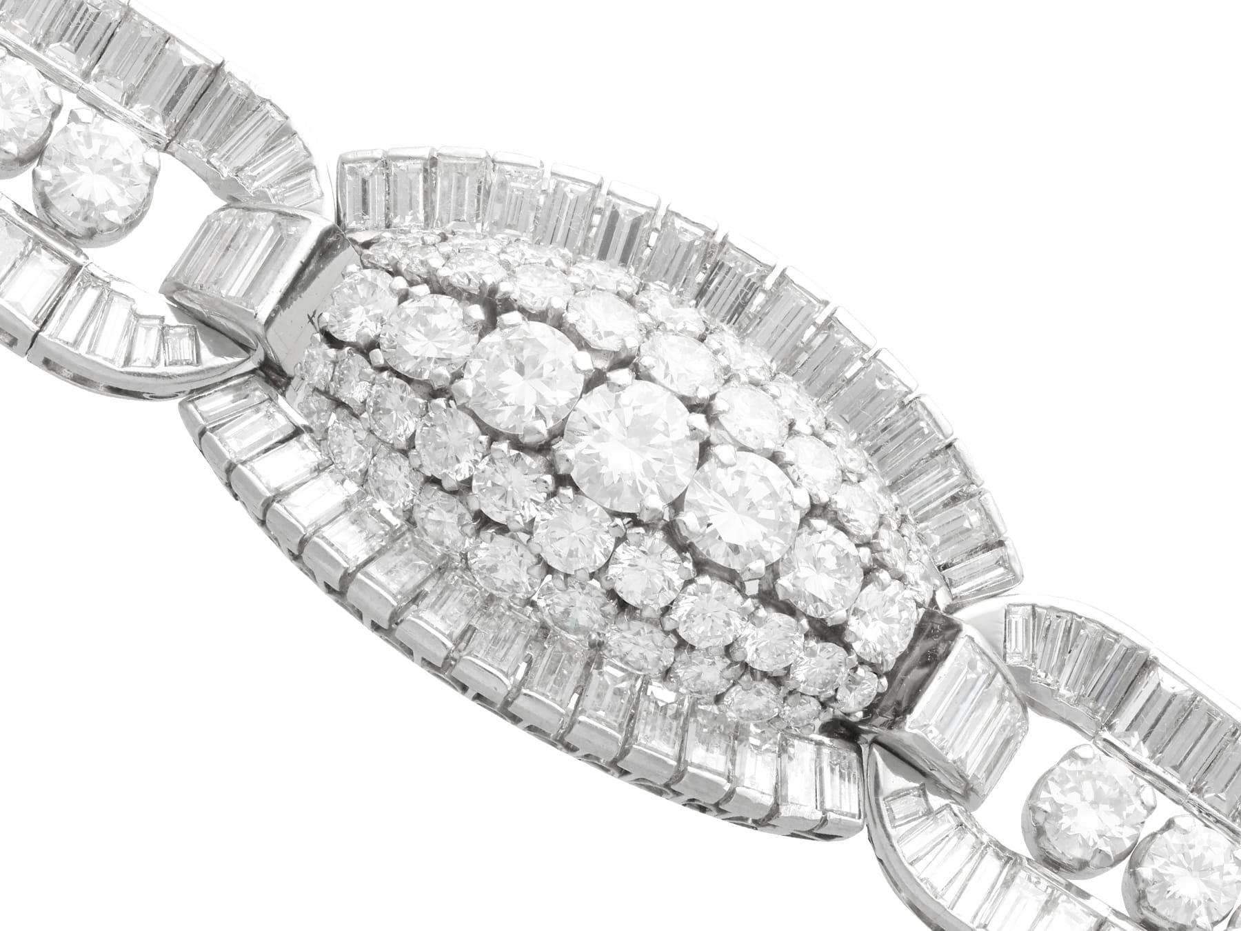 Brazalete antiguo de diamantes y platino de 31,54 quilates - Circa 1925 Art Decó en venta
