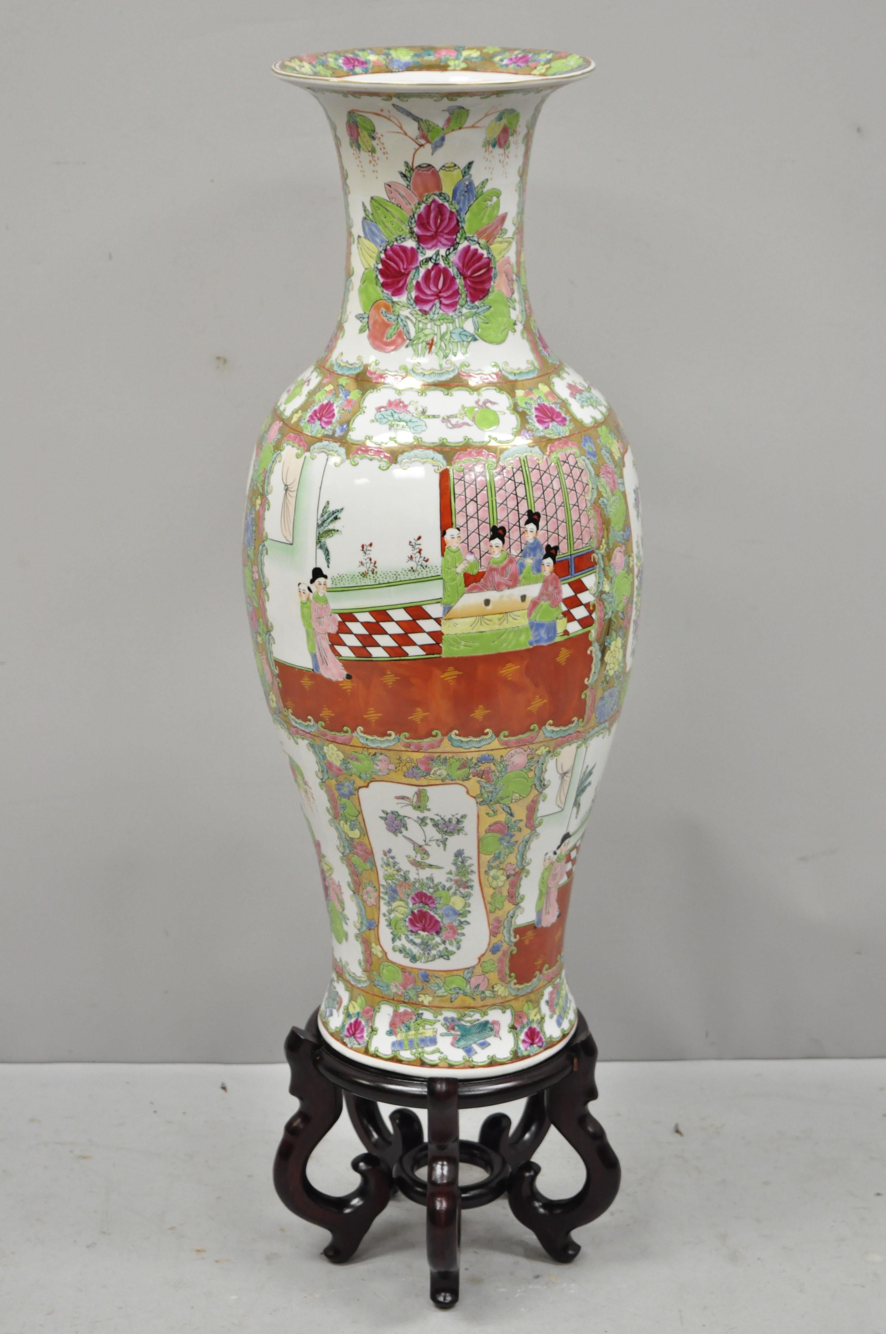 Chinoiseries Antique 32 034 chinois Famille Rose Porcelaine Urne Vase Vessel Temple Jar on B en vente