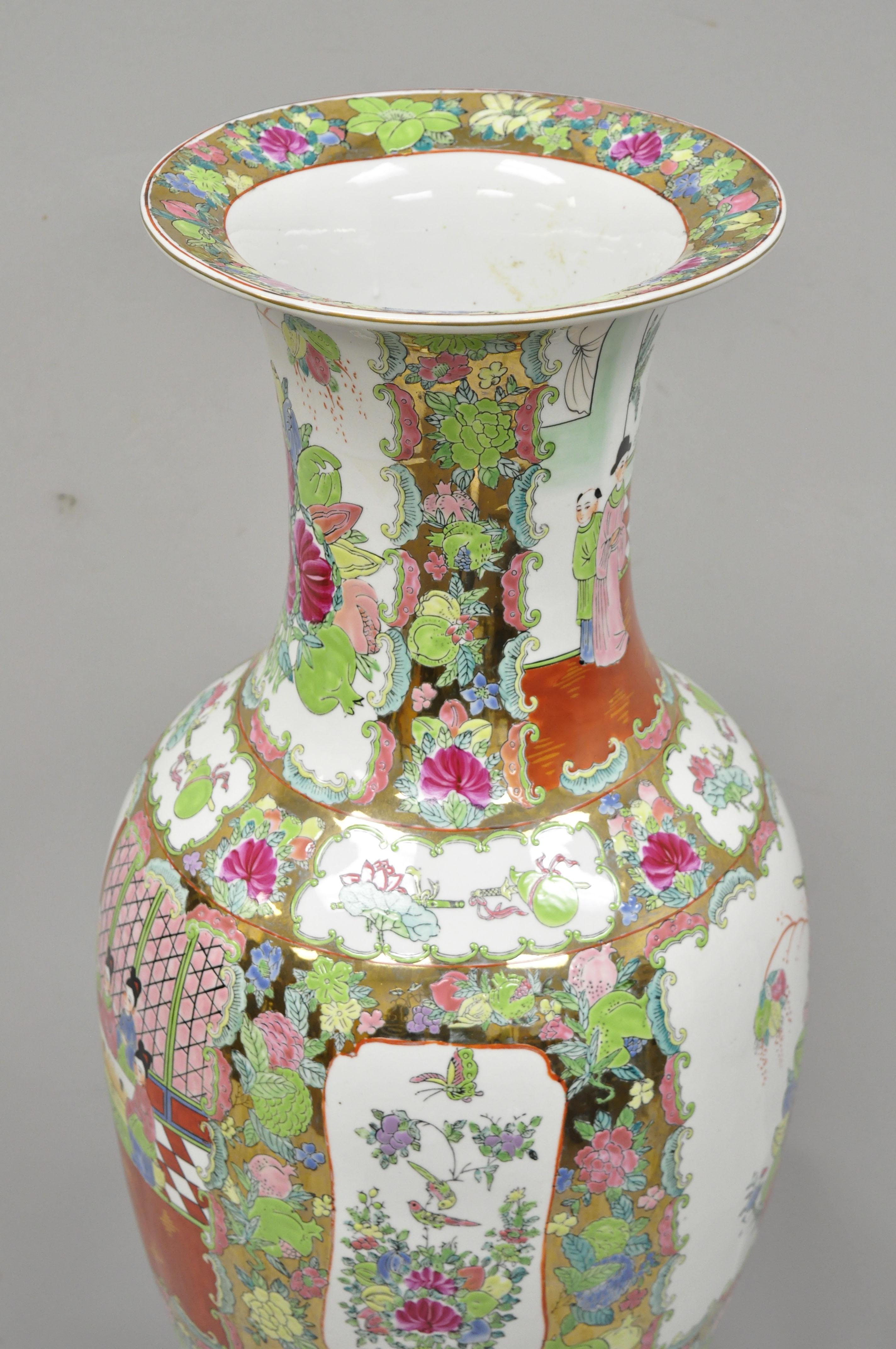 Chinois Antique 32 034 chinois Famille Rose Porcelaine Urne Vase Vessel Temple Jar on B en vente