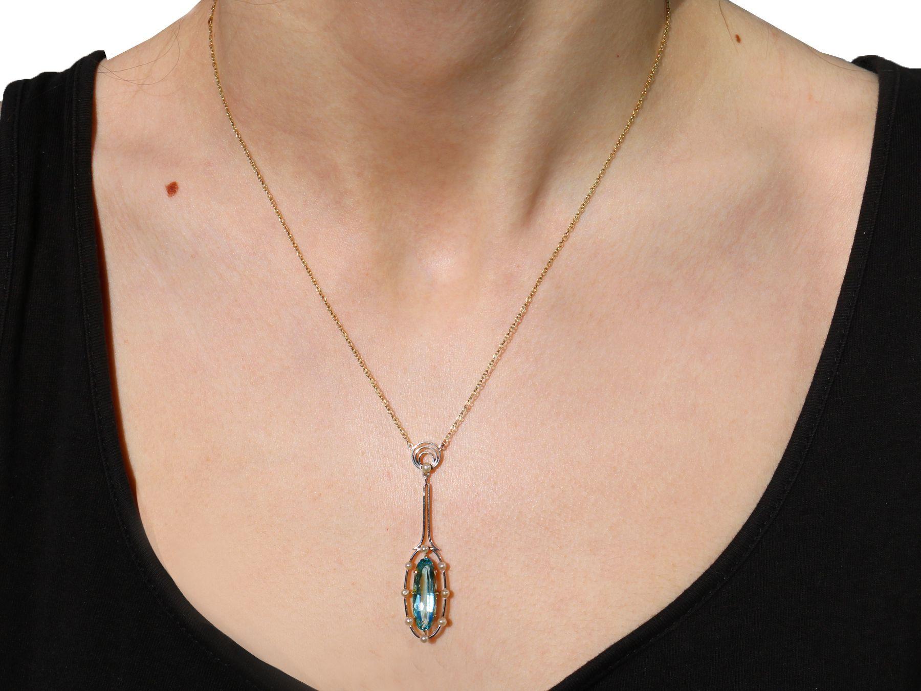 Antique 3.20 Carat Aquamarine and Pearl Yellow Gold Pendant For Sale 2