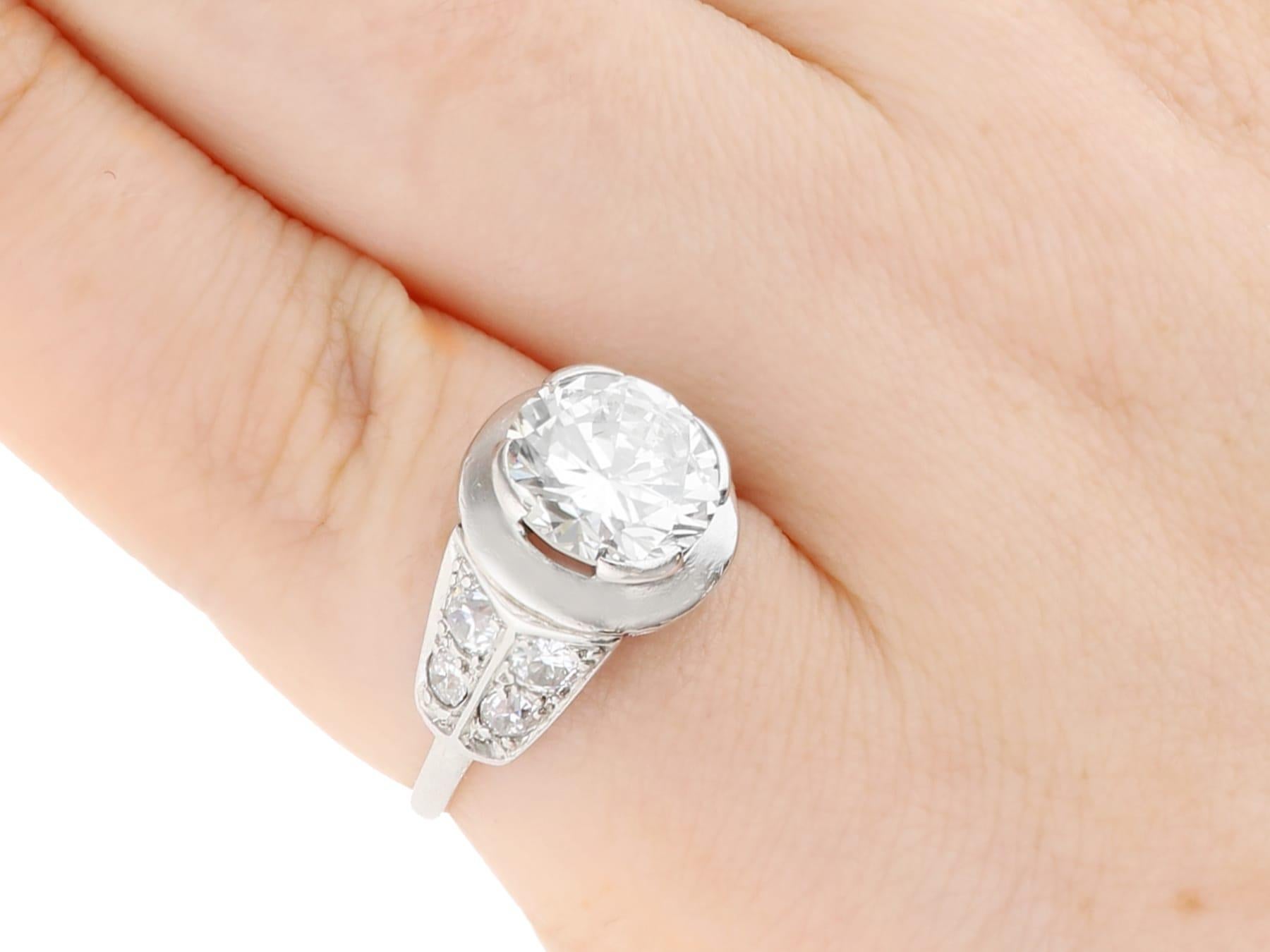 Antiker 3,20 Karat Diamant und Platin Solitär Ring CIRCA 1925 im Angebot 3