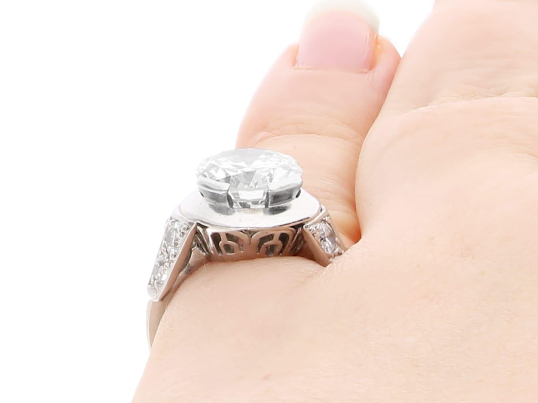 Antiker 3,20 Karat Diamant und Platin Solitär Ring CIRCA 1925 im Angebot 4