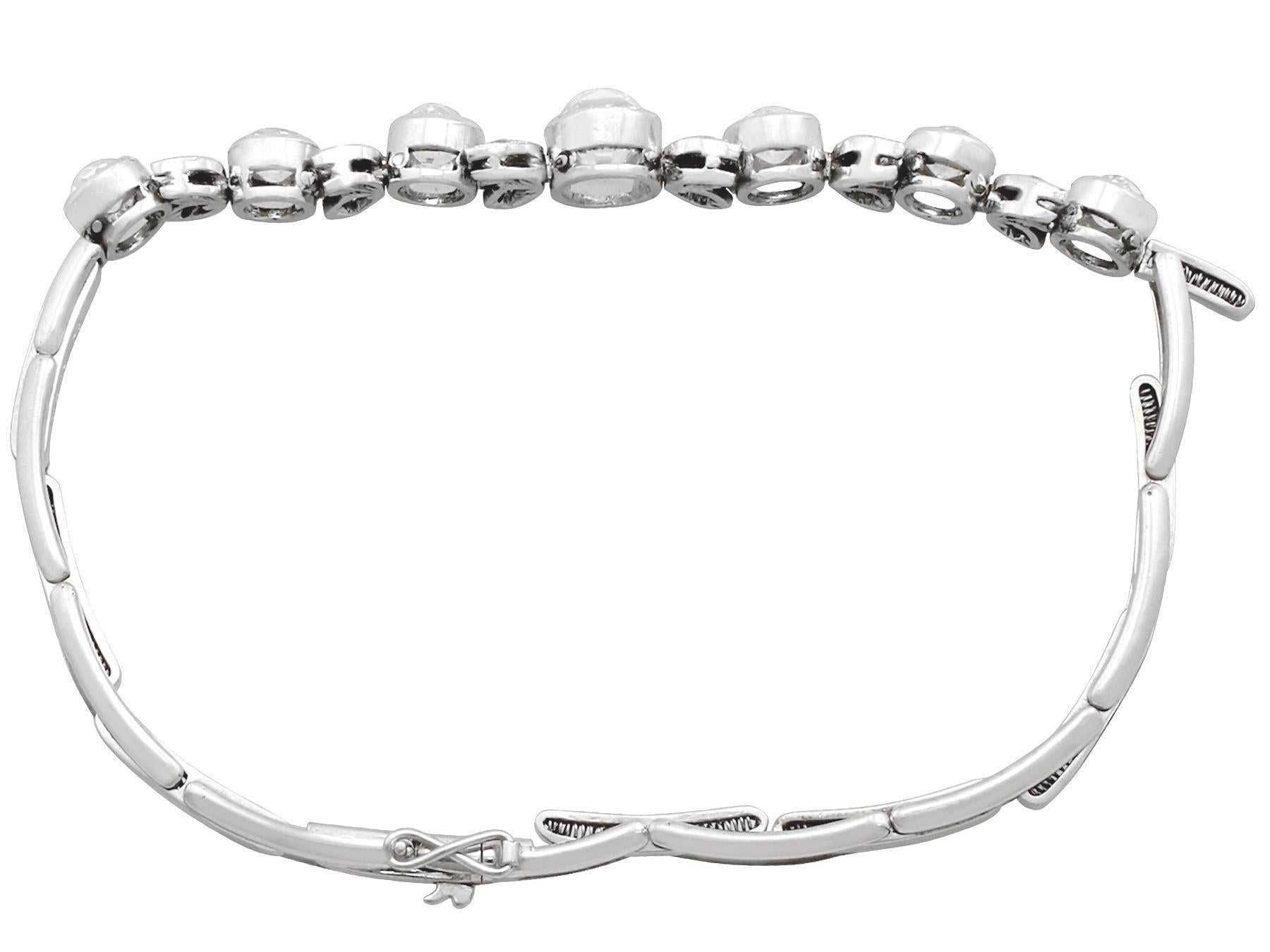 A stunning antique 3.20 carat diamond and 18 karat white gold, platinum set expandable bracelet; part of our diverse antique jewelry and estate jewelry collections.

This stunning, fine and impressive 1930s diamond bracelet has been crafted in 18k