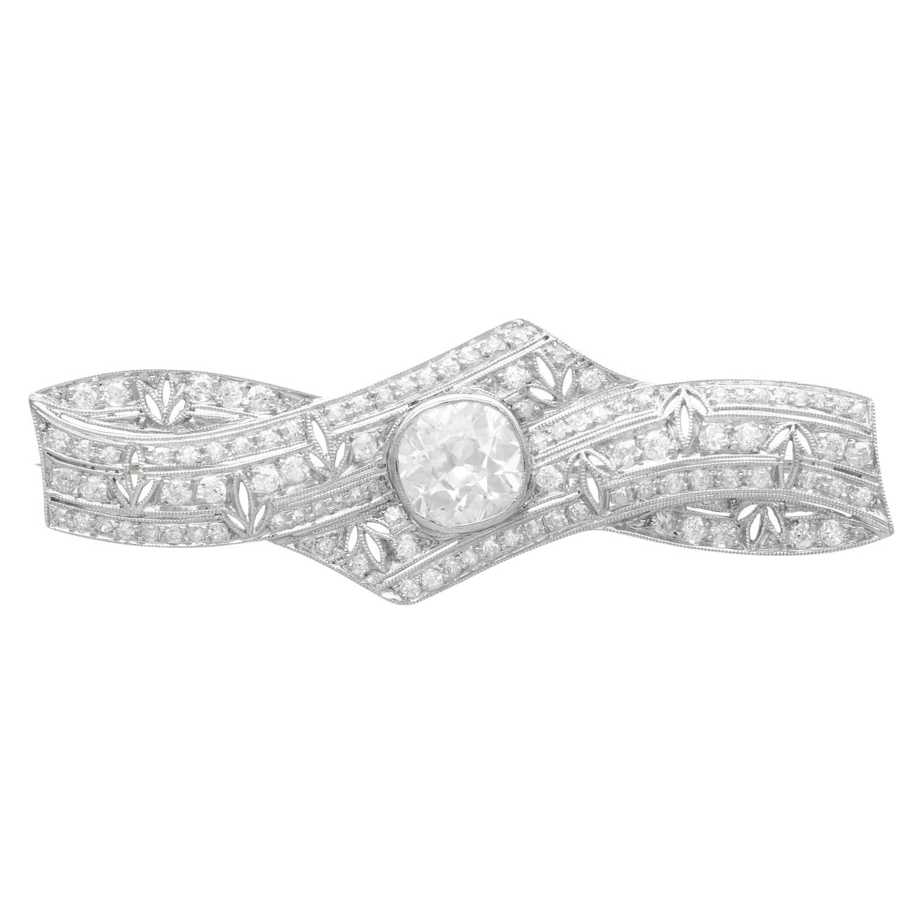 Antike Art déco-Brosche aus Platin mit 3.22 Karat Diamanten und Platin