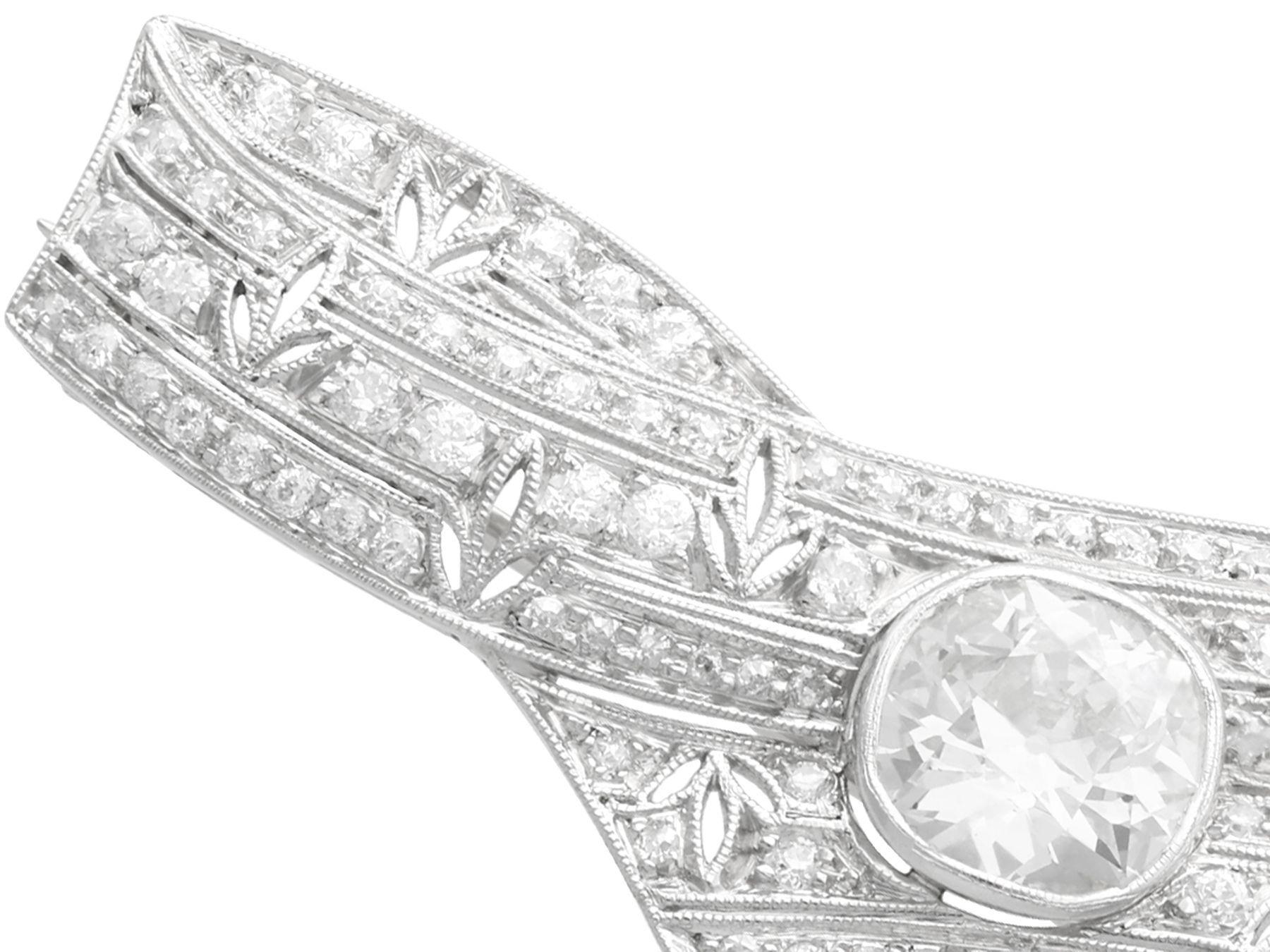 A stunning, fine and impressive antique 3.22 carat diamond and platinum bar brooch; part of our antique jewelry and estate jewelry collections.

This stunning, fine and impressive 1920s diamond brooch has been crafted in platinum.

The