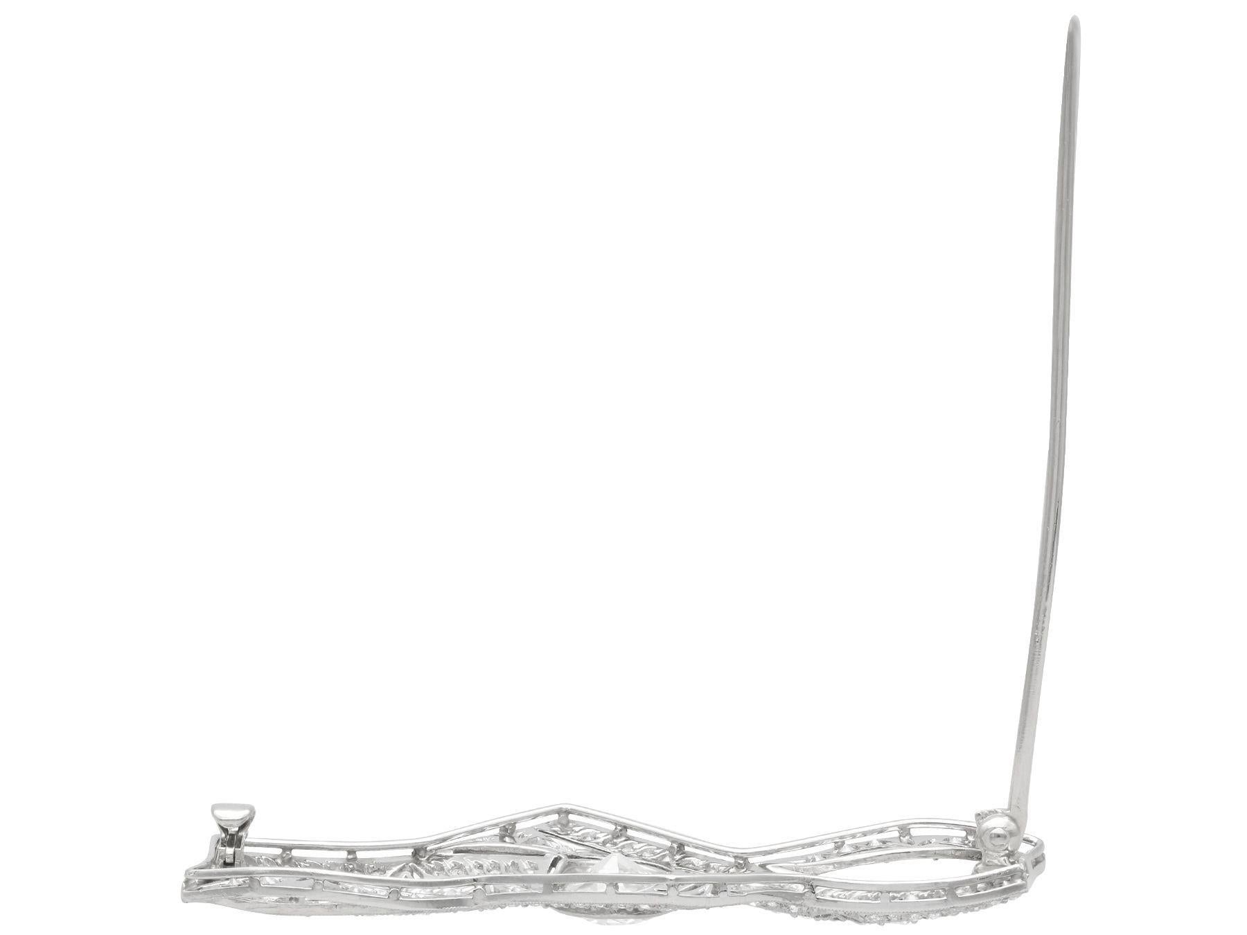 Antique 3.22 Carat Diamond and Platinum Art Deco Brooch For Sale 1