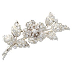 Broche fleur ancienne en or jaune et diamants de 3,25 carats, c. 1890