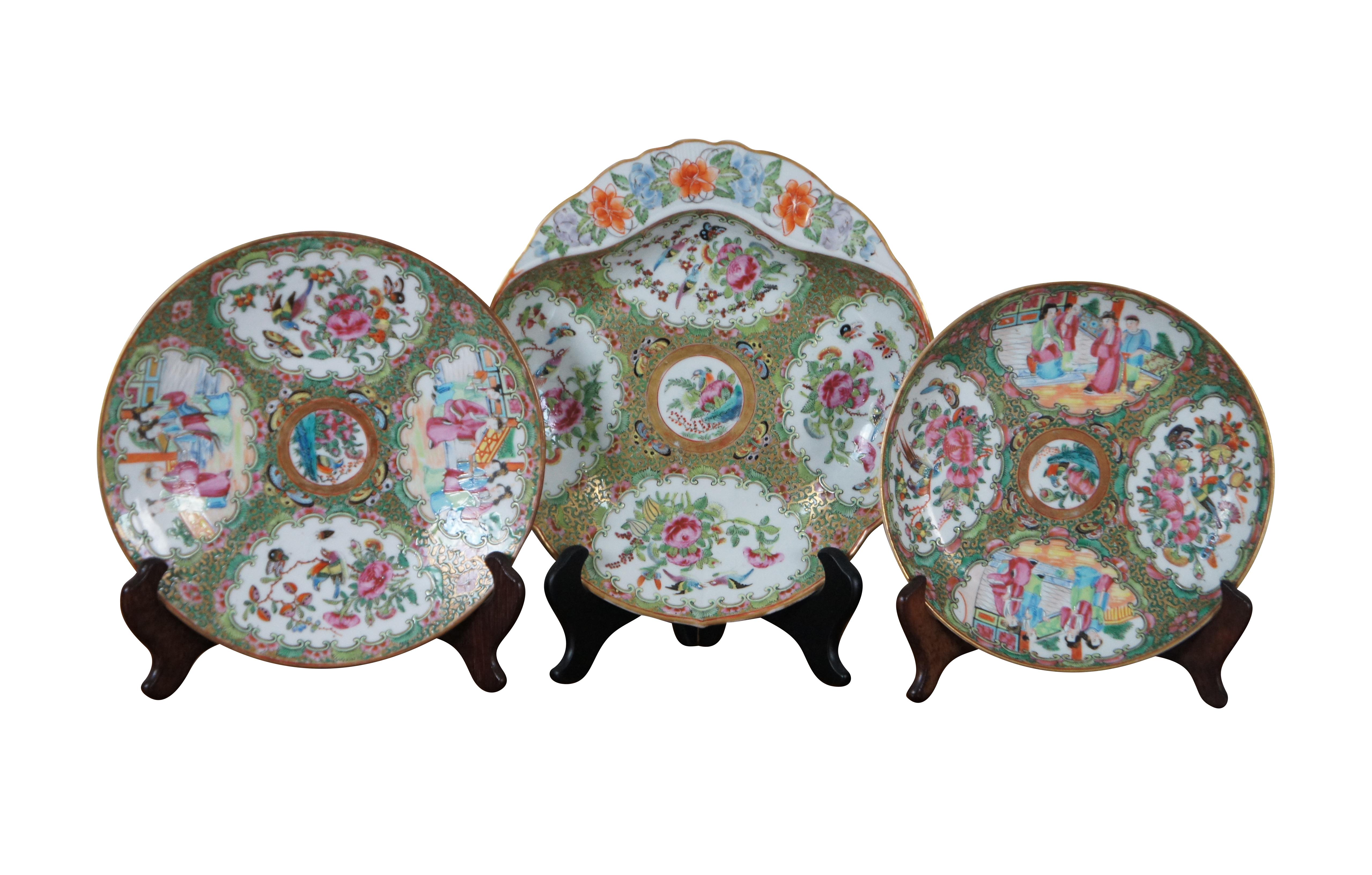 Antique 32pc 19th Century Chinese Export Mandarin Famille Rose Porcelain China  In Good Condition For Sale In Dayton, OH