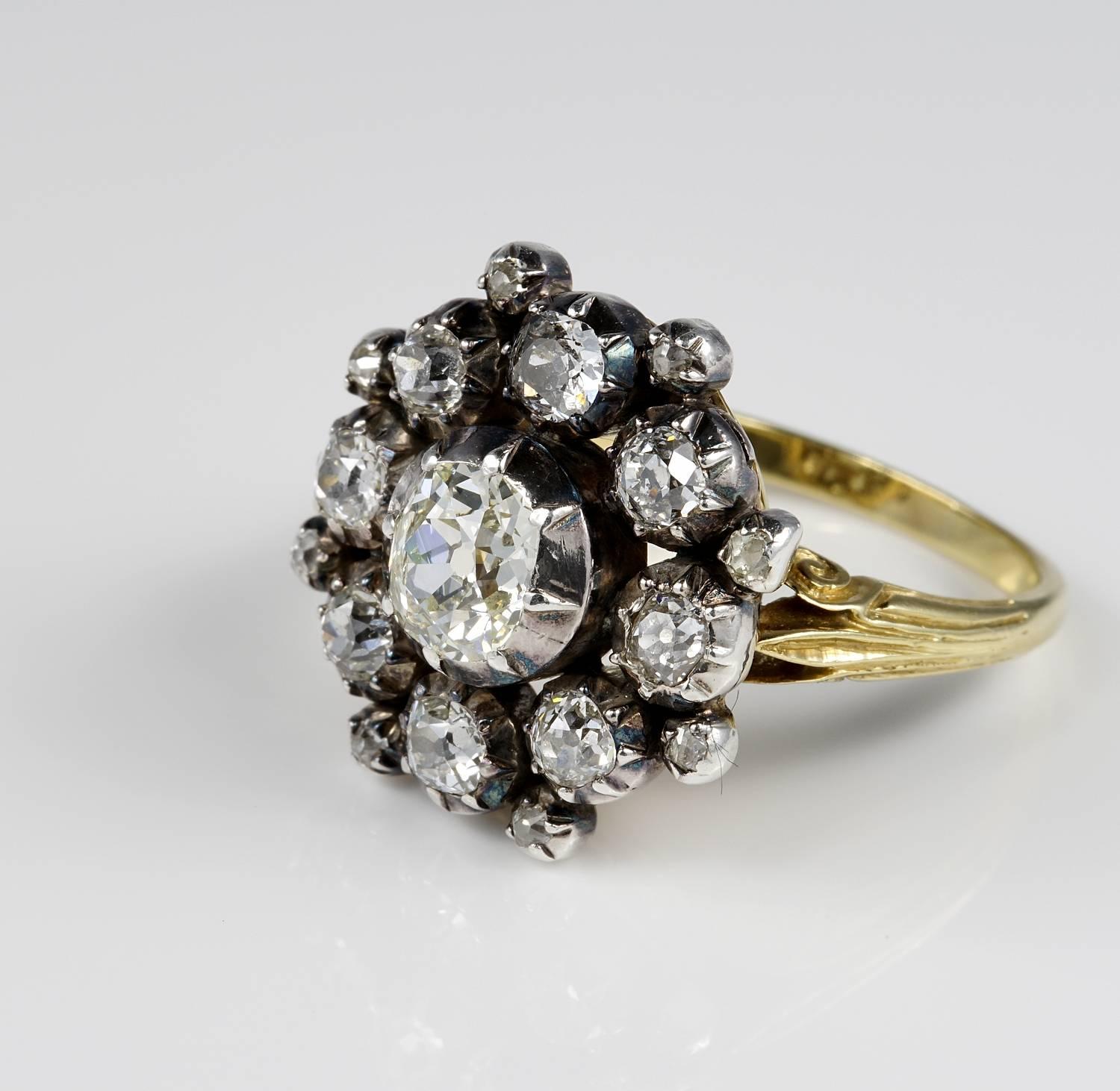 Antique 3.30 Carat Old Mine Diamond Magnificent Cluster Ring In Good Condition In Napoli, IT