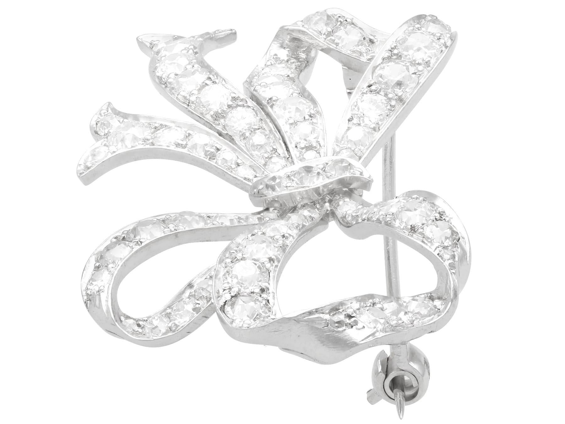 Antique 3.30Ct Diamond and Platinum Bow Brooch Circa 1915 In Excellent Condition In Jesmond, Newcastle Upon Tyne