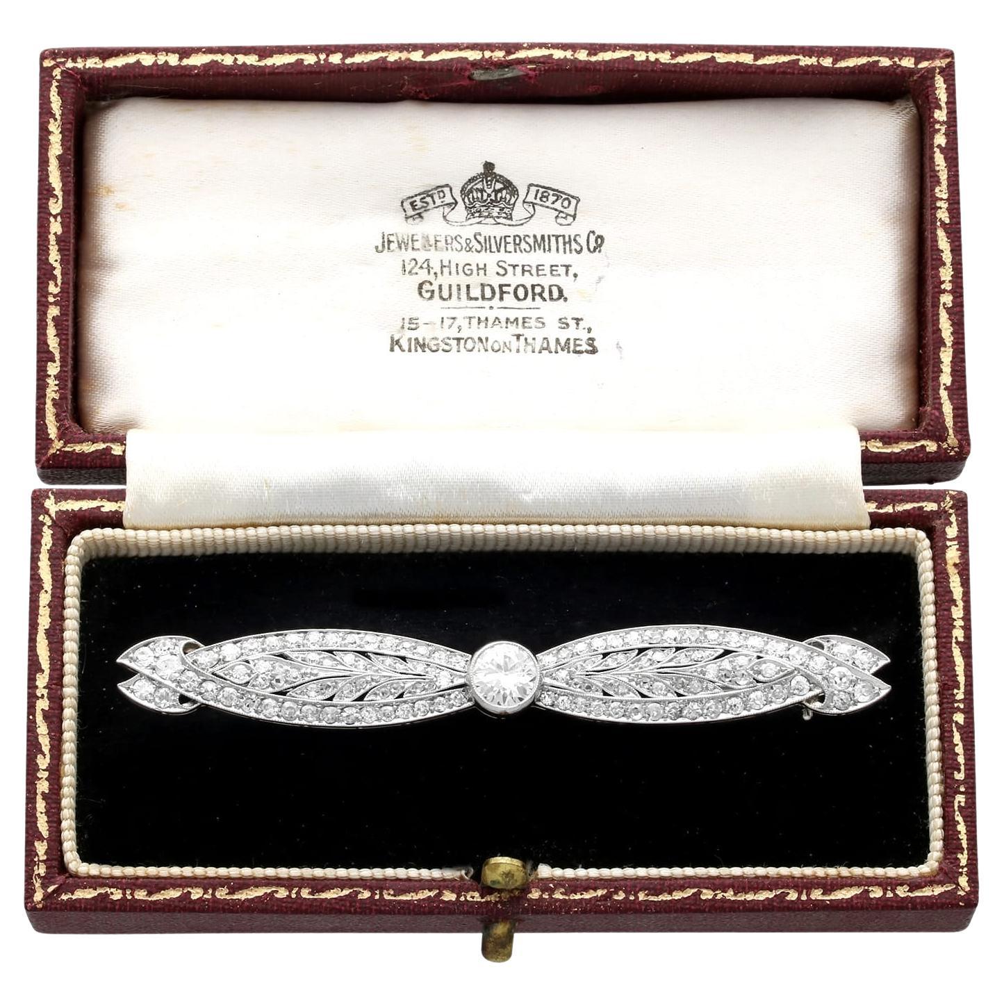 Antiguo broche de platino y diamantes de 3,35 quilates Circa 1925
