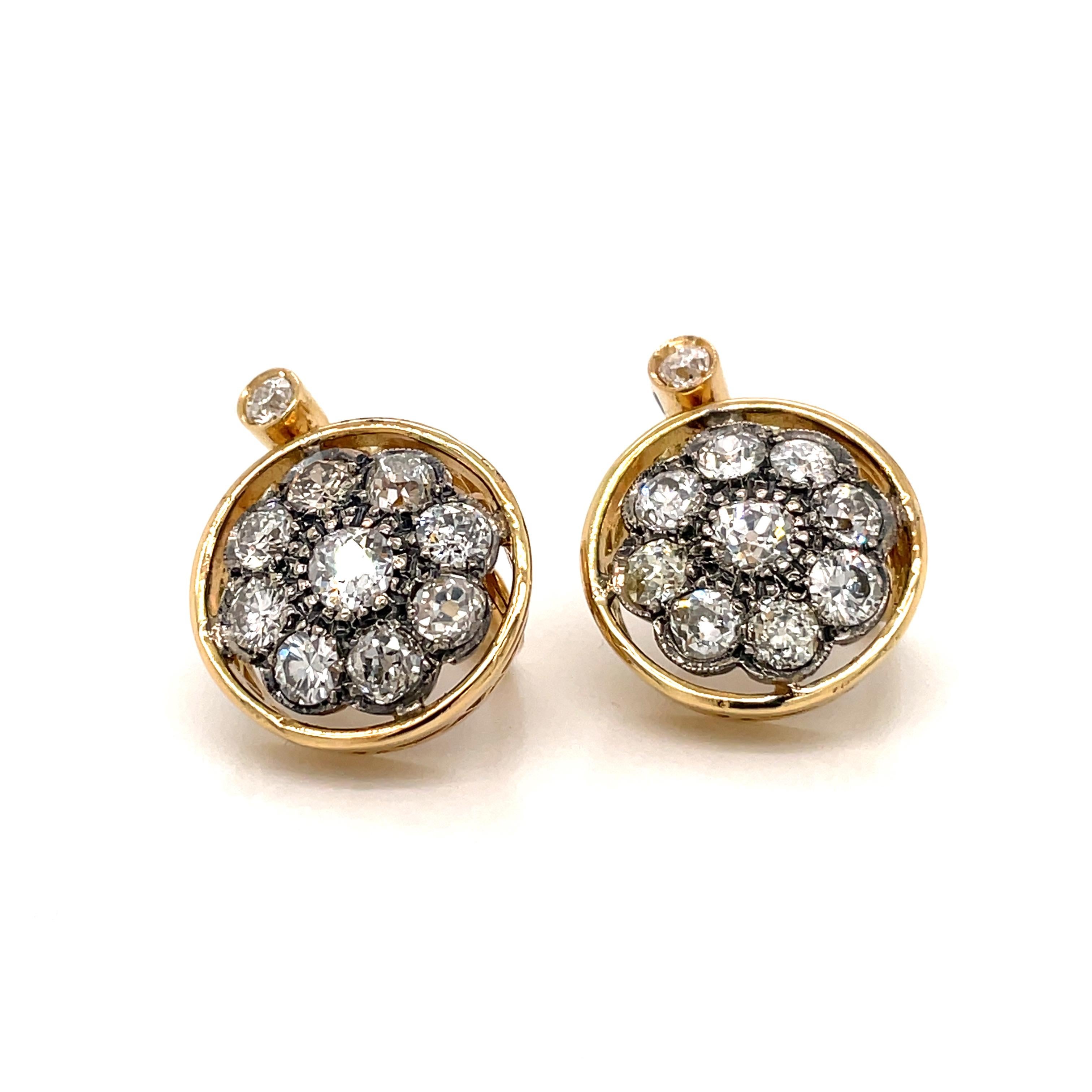 Stunning unusual antique cluster earrings, in excellent conditions.
They are hand crafted in 18k yellow gold and silver, set with 3.40 carats of Sparkling and Large Old mine cut Diamonds, graded H/I/J color Vs clarity. The two main diamonds in the