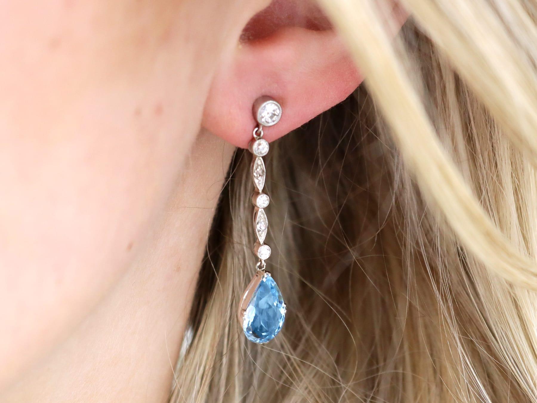 Antique 3.45ct Aquamarine and 0.60ct Diamond, Platinum Drop Earrings Circa 1925 Corte pera en venta