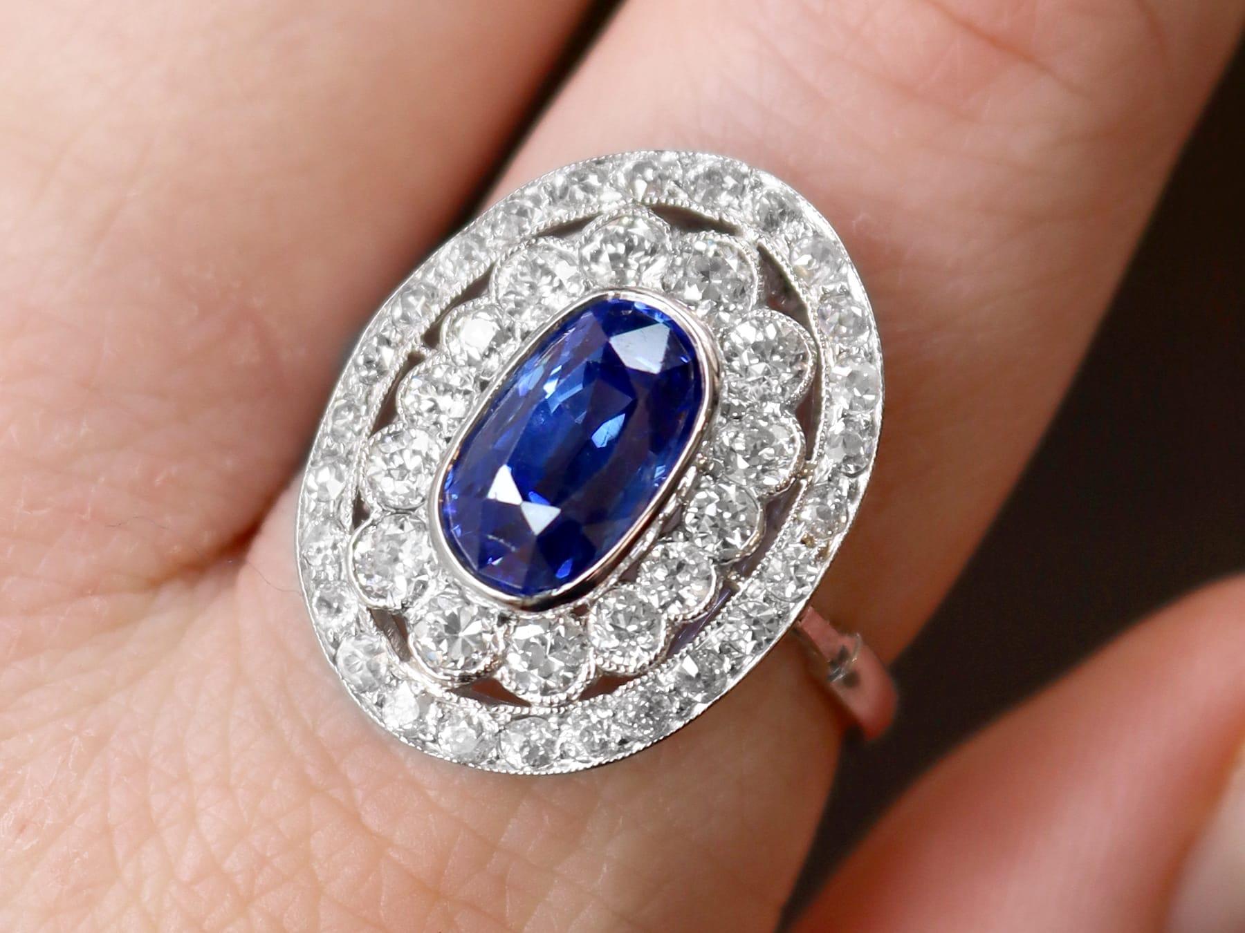 Taille coussin Bague cocktail ancienne en platine avec saphir de Ceylan de 3,50 carats et diamants de 2,48 carats en vente