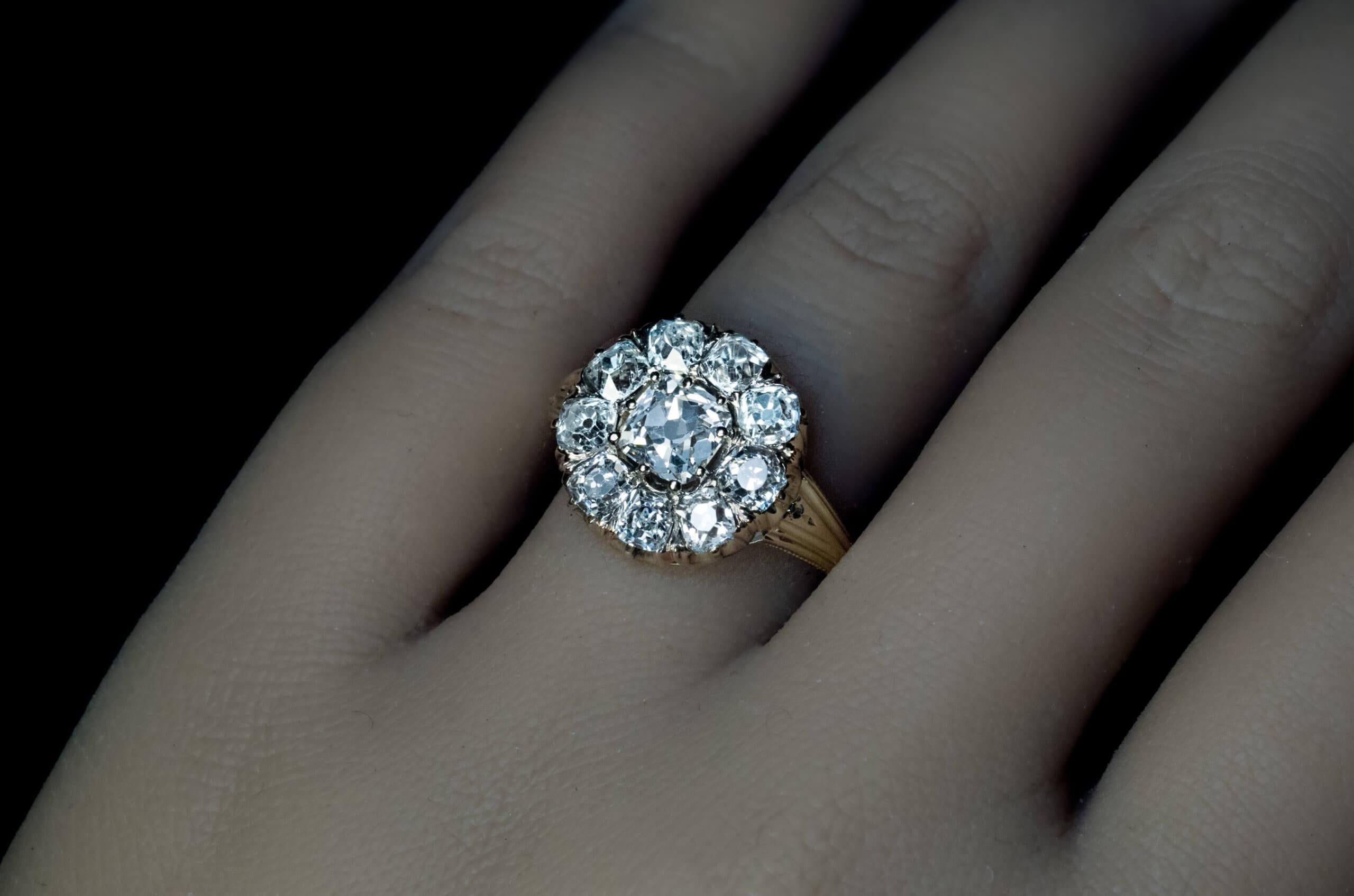 Antiker 3,50 Karat Diamant-Cluster-Ring mit altem Minenschliff Damen im Angebot