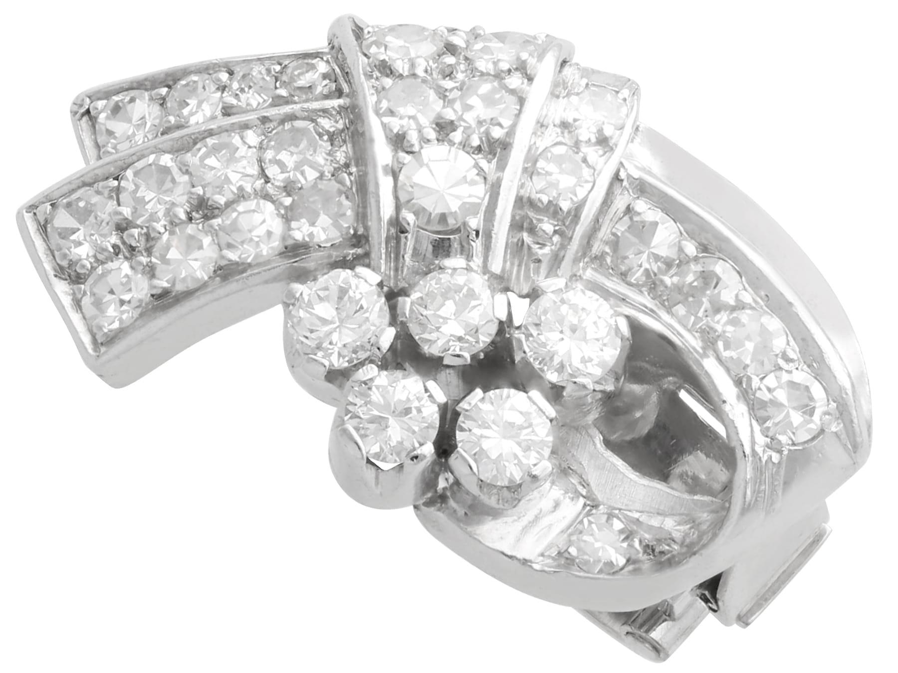 Taille ronde Boucles d'oreilles anciennes en platine et diamants de 3,52 carats, c. 1935 en vente