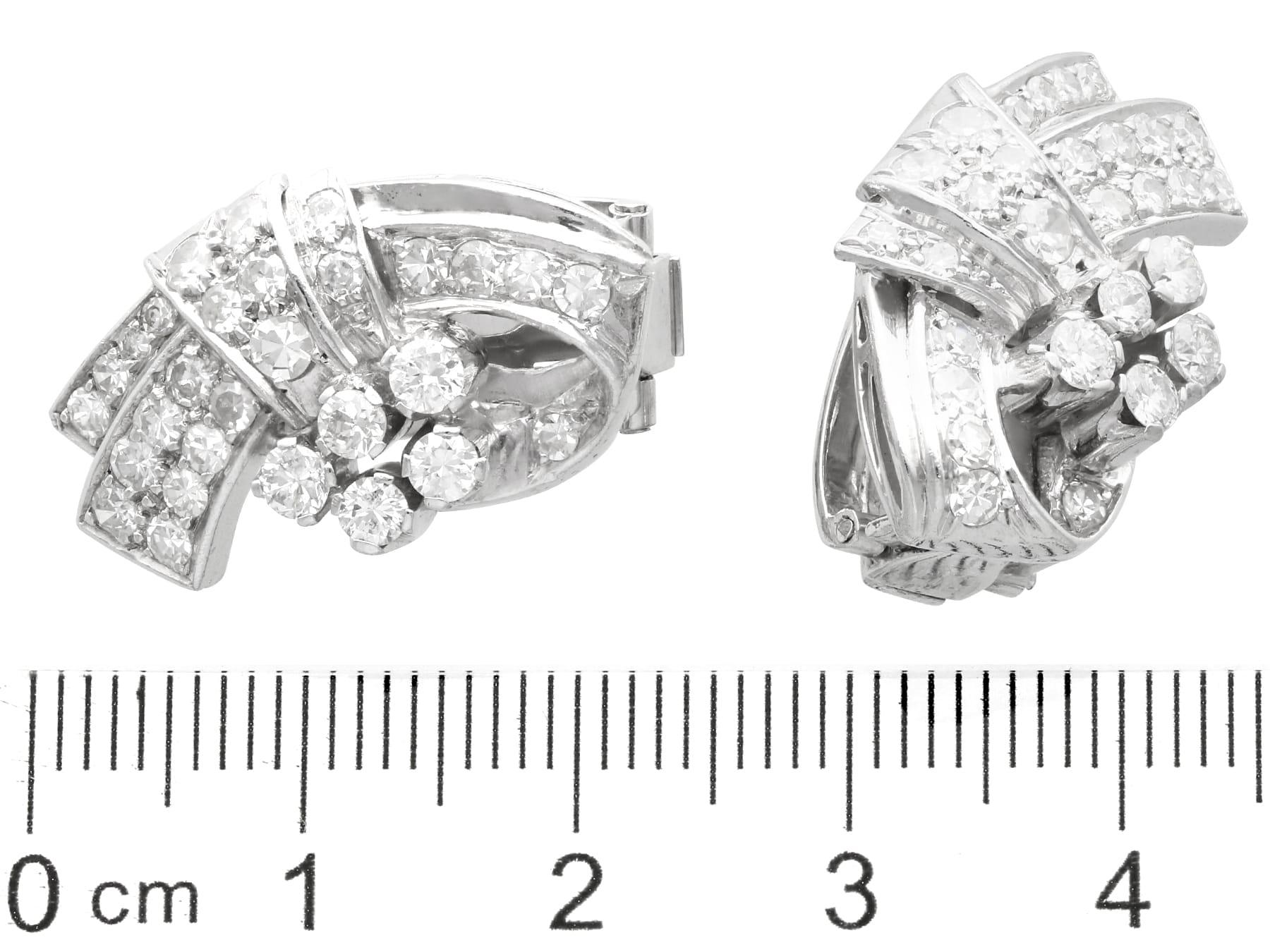 Boucles d'oreilles anciennes en platine et diamants de 3,52 carats, c. 1935 en vente 2
