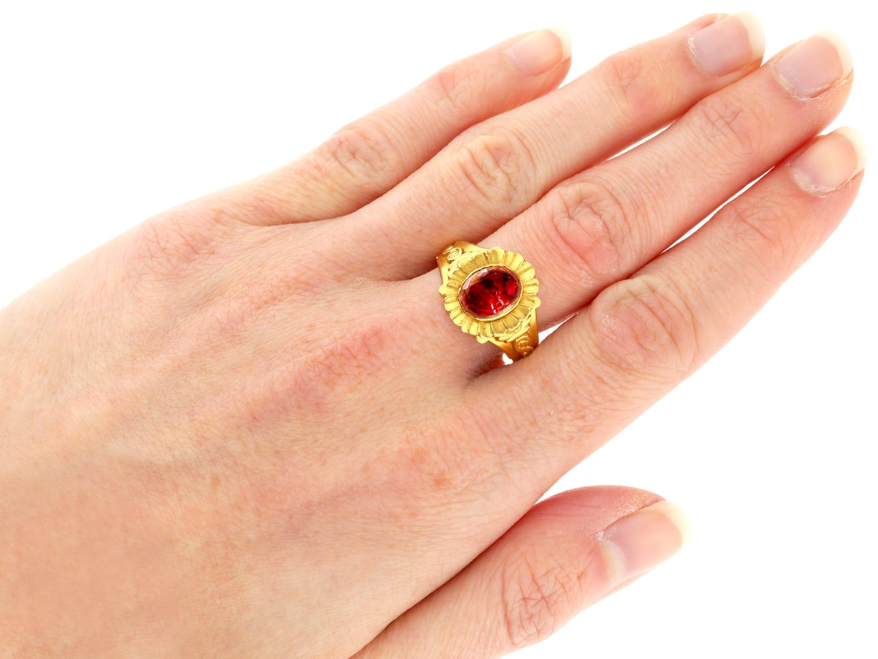 Victorian 3.71 Carat Garnet and 18k Yellow Gold Dress Ring In Excellent Condition For Sale In Jesmond, Newcastle Upon Tyne