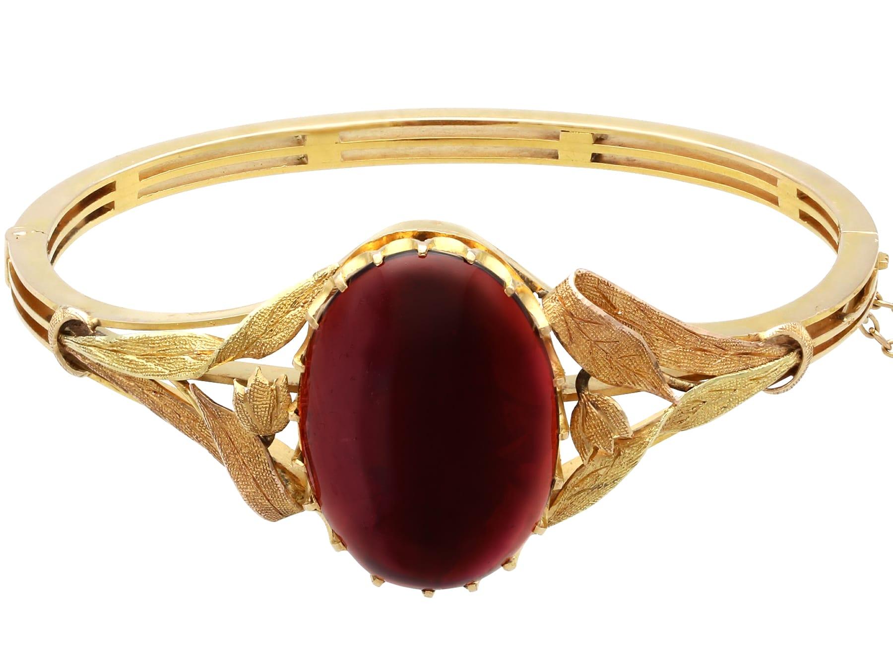 Women's or Men's Antique 38.50Ct Garnet and 18k Yellow Gold Bangle Circa 1880 For Sale