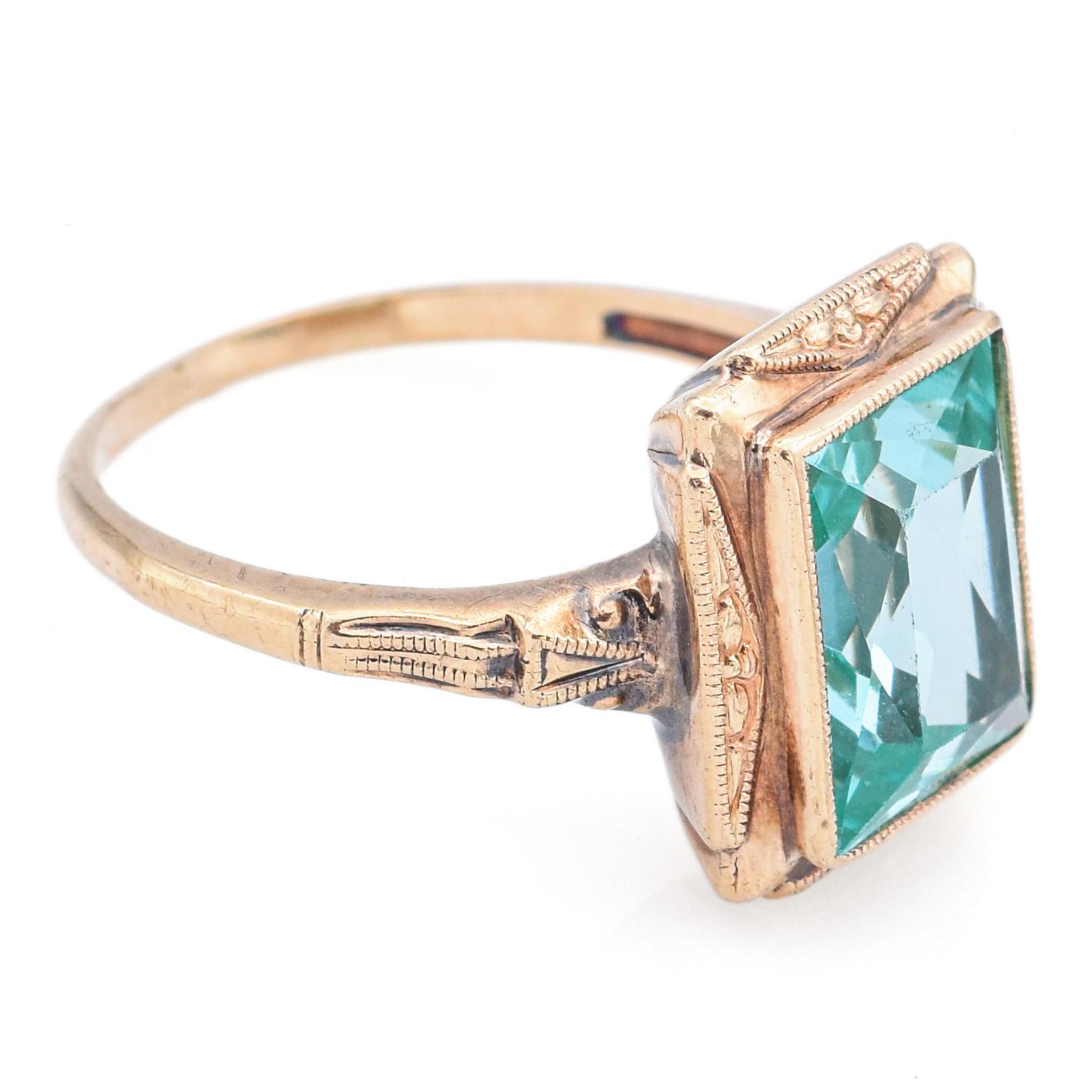 Antique 3.89 Ct Green Spinel Yellow Gold Cocktail Ring Size 6.5 In Good Condition In New York, NY