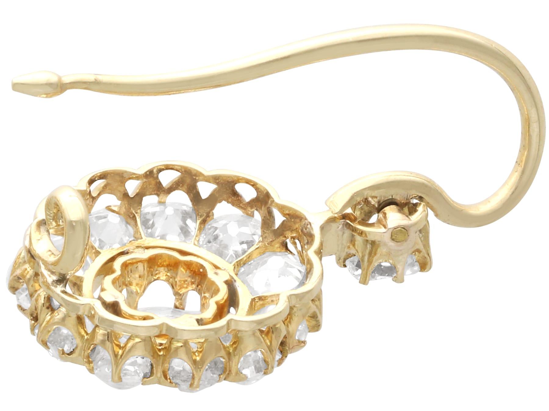 Antique 3.91 Carat Diamond and 15k Yellow Gold Cluster Drop Earrings Circa 1870 in vendita 3