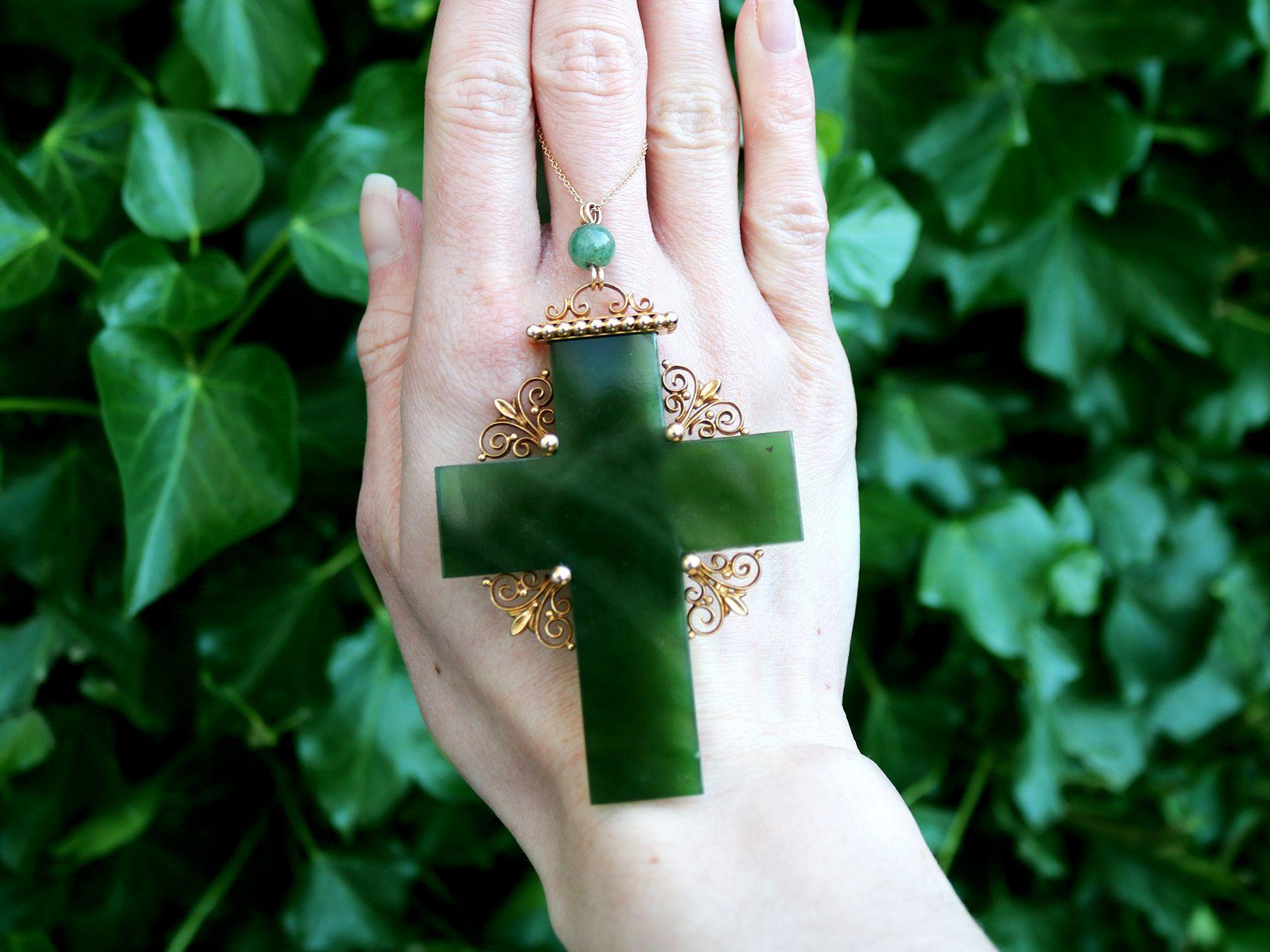 A stunning, fine and impressive antique Victorian 39.32 carat nephrite and 18 karat yellow gold cross pendant; part of our diverse antique jewelry and estate jewelry collections.

This stunning, fine and impressive antique pendant has been crafted