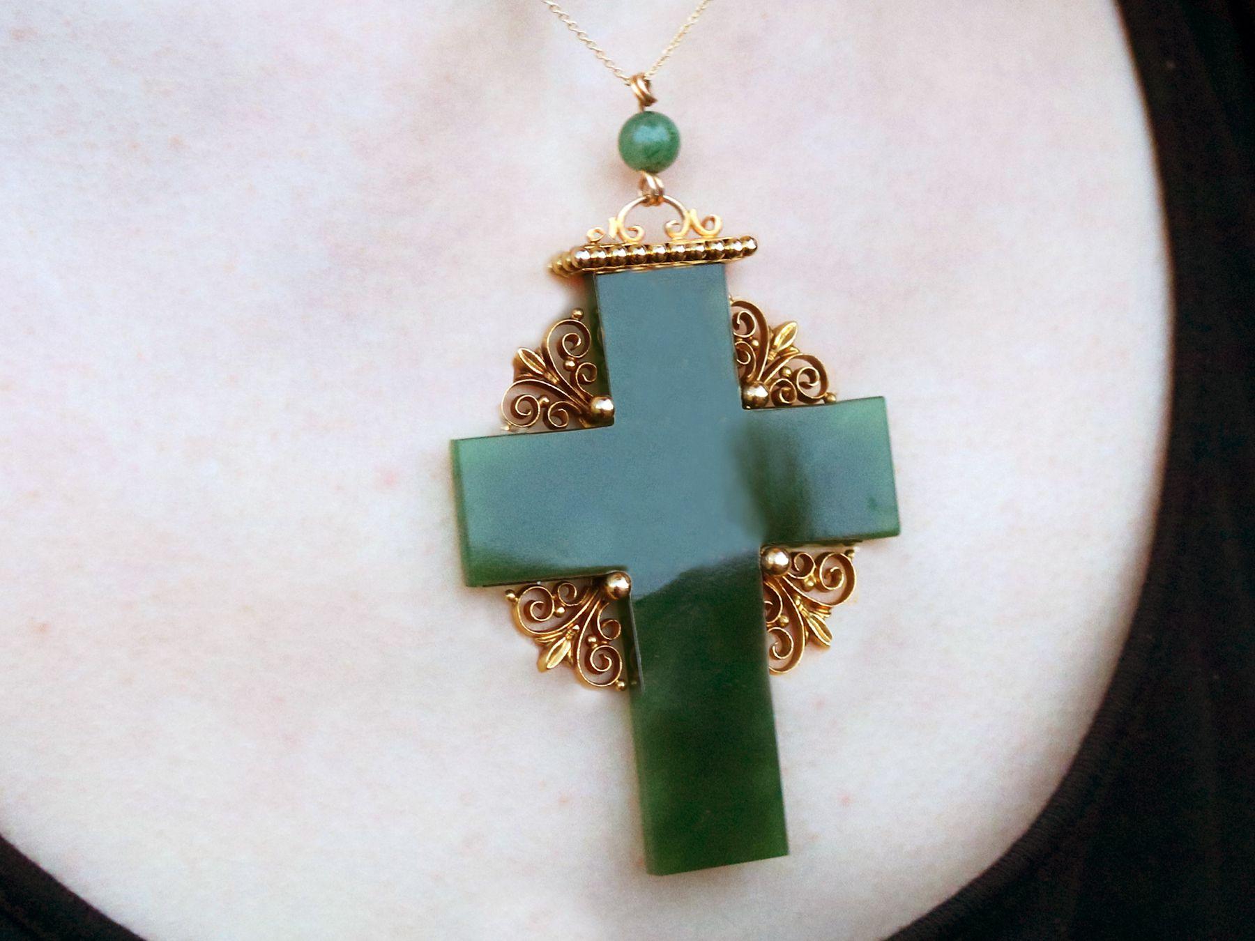 Women's or Men's Antique 39.32 Carat Nephrite and Yellow Gold Cross Pendant For Sale