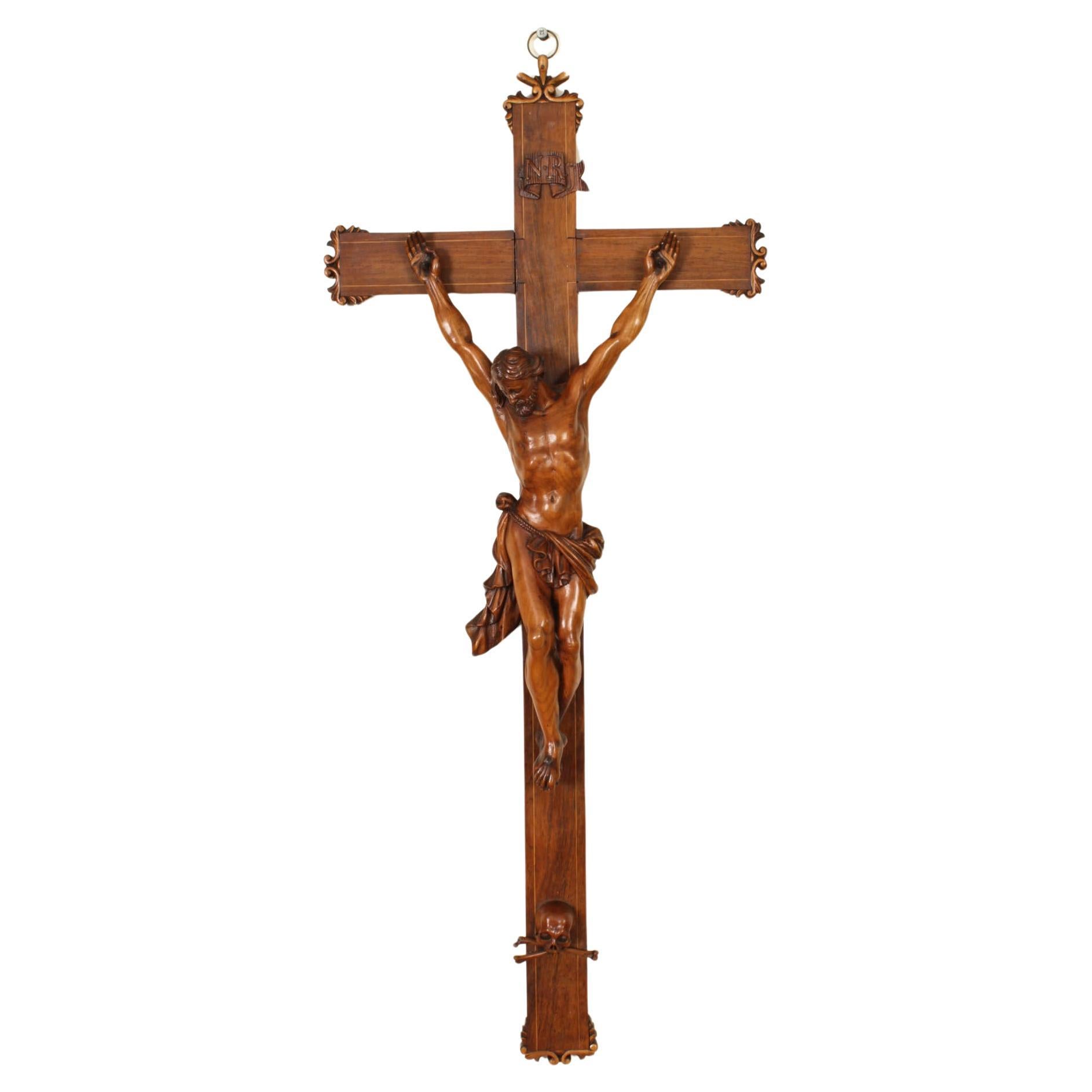 Antikes 3 Fuß französisches patiniertes Corpus Christi-Altarkreuz aus Nussbaumholz, 19. Jahrhundert im Angebot