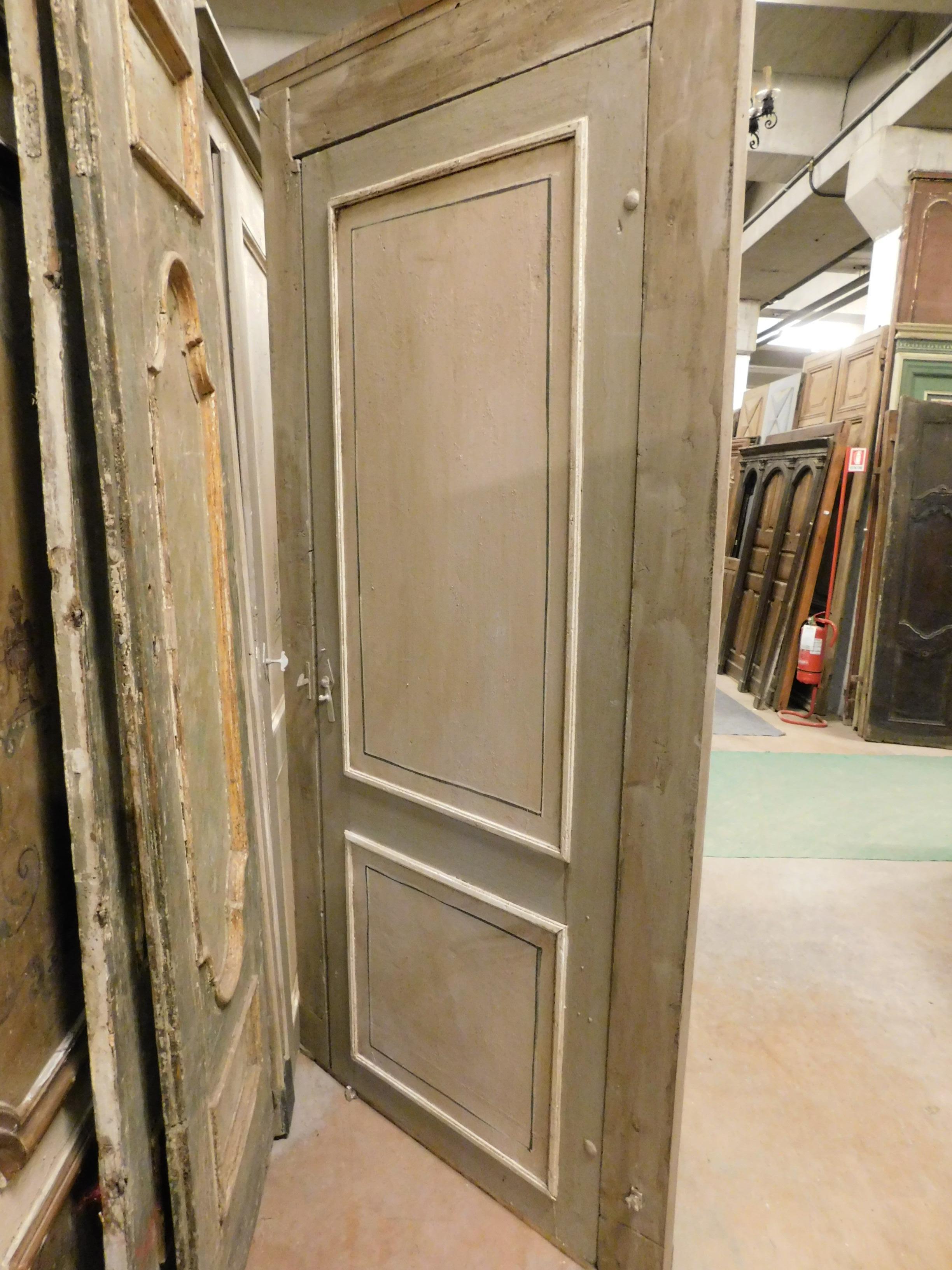 Italian Antique 4 Equal Doors in Lacquered Wood Gray and Beige, Series from Italy, '700