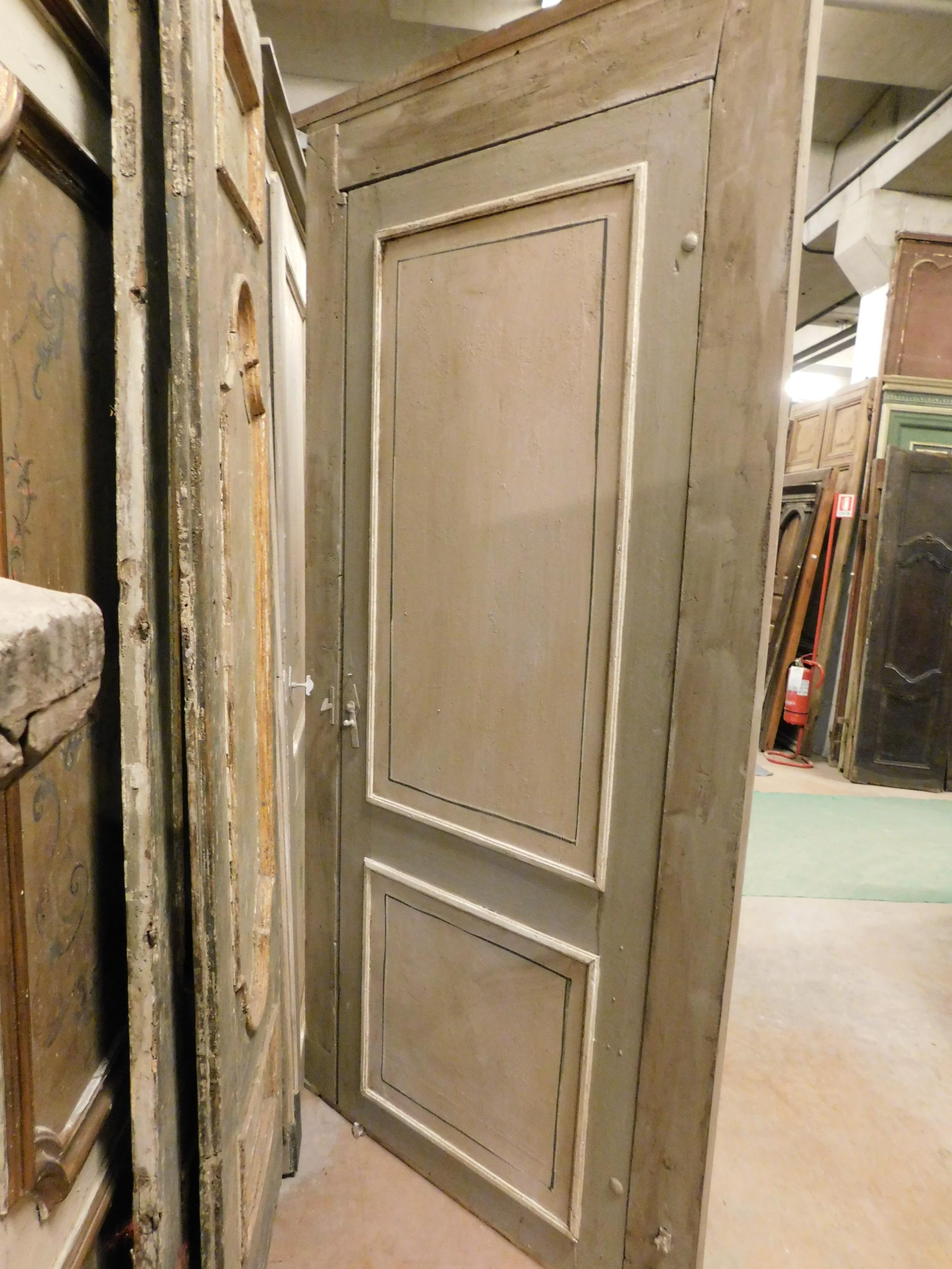 Antique 4 Equal Doors in Lacquered Wood Gray and Beige, Series from Italy, '700 In Good Condition In Cuneo, Italy (CN)