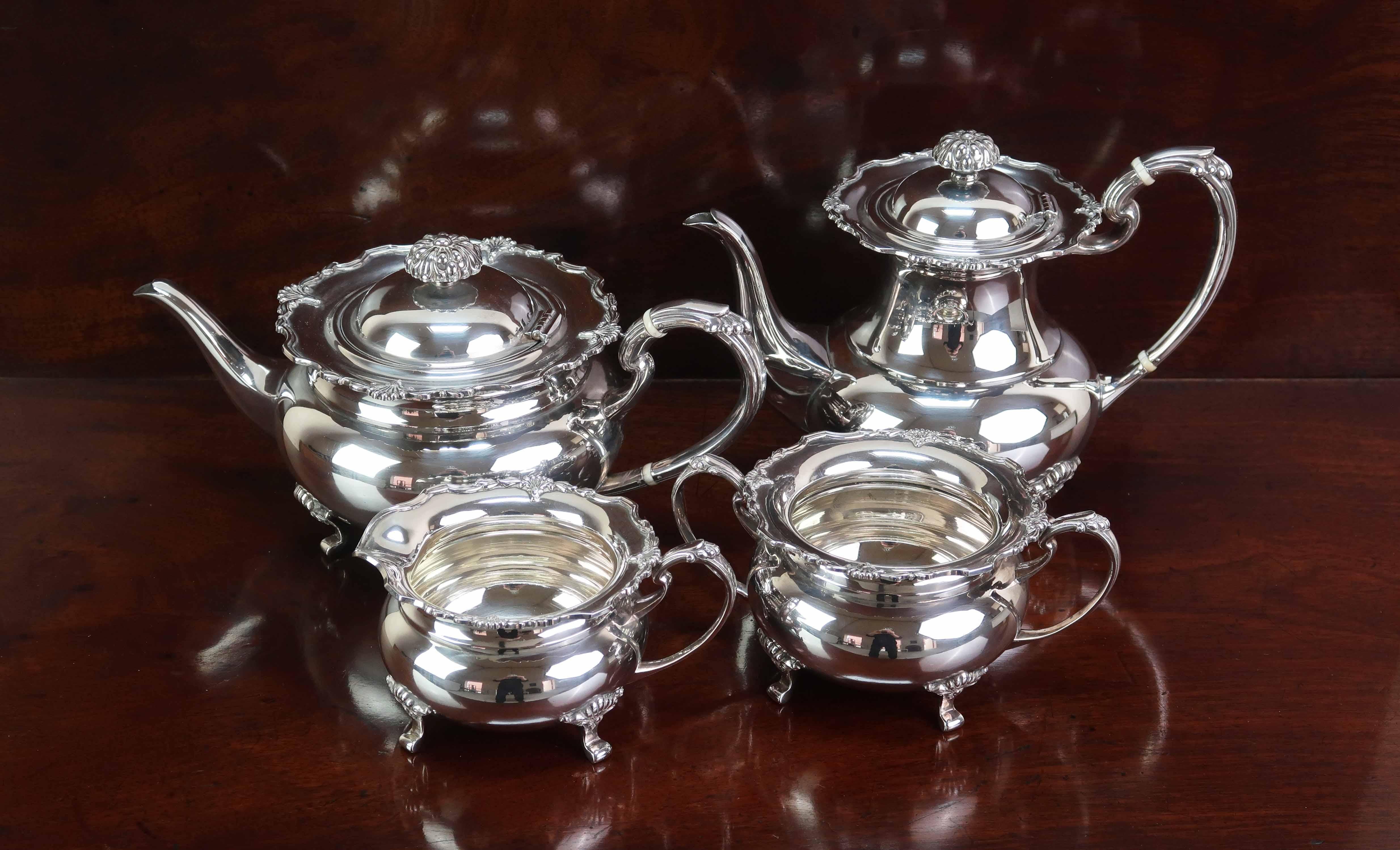 Georgien Service à thé antique 4 pièces en métal argenté par Garrard, Londres. Angleterre, A.C.C. en vente