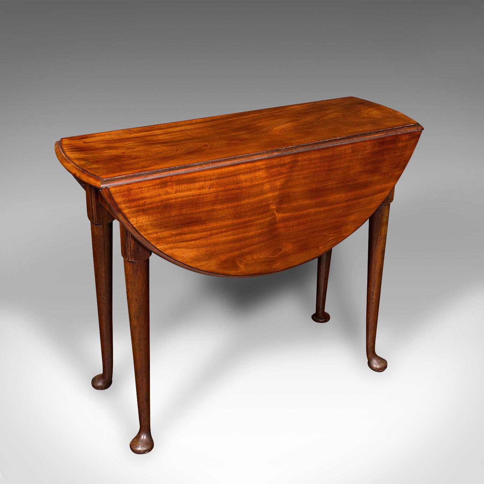 This is an antique 4 seat drop leaf supper table. An English, Cuban Mahogany extending gate leg serving table, dating to the mid Georgian period, circa 1750.

Exceptional example, with beautiful figuring and colour
Displays a desirable aged patina
