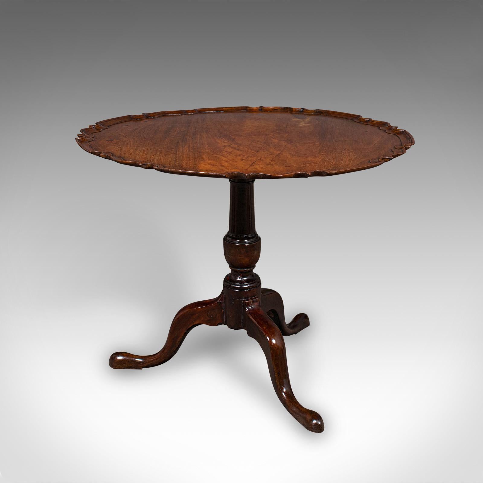 Antique 4 Seat Occasional Table, English, Walnut, Tilt Top, Pie Crust, Georgian In Good Condition For Sale In Hele, Devon, GB