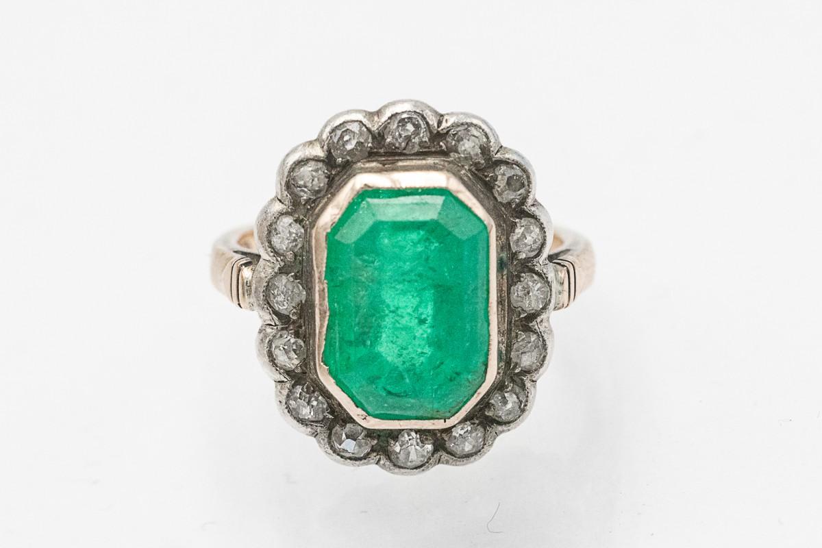 Antiker 4,00ct Smaragd- und Diamantring, Österreich, um 1900. für Damen oder Herren im Angebot