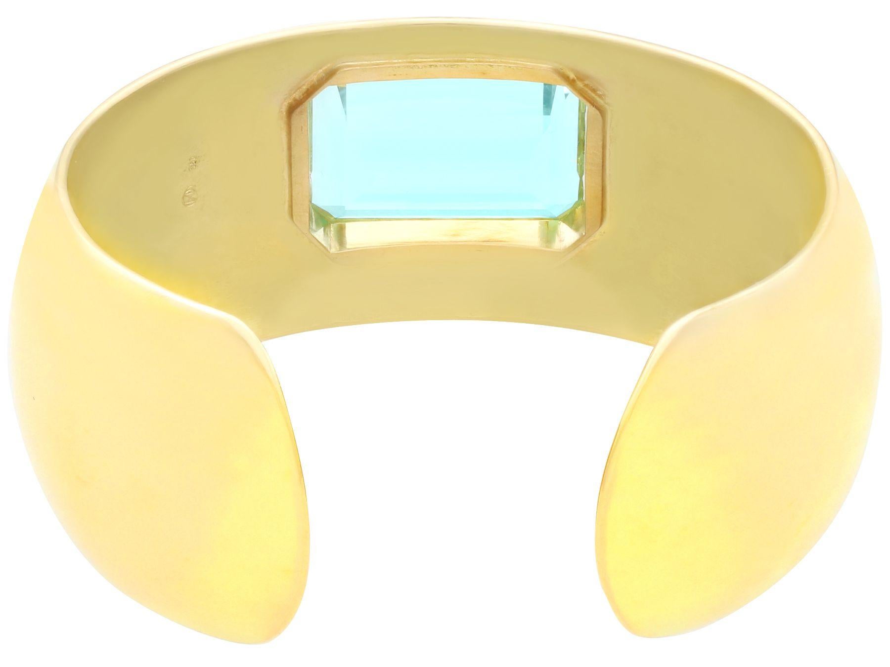 Vintage 40.35 Carat Aquamarine and 18k Yellow Gold Cuff Bangle In Excellent Condition For Sale In Jesmond, Newcastle Upon Tyne
