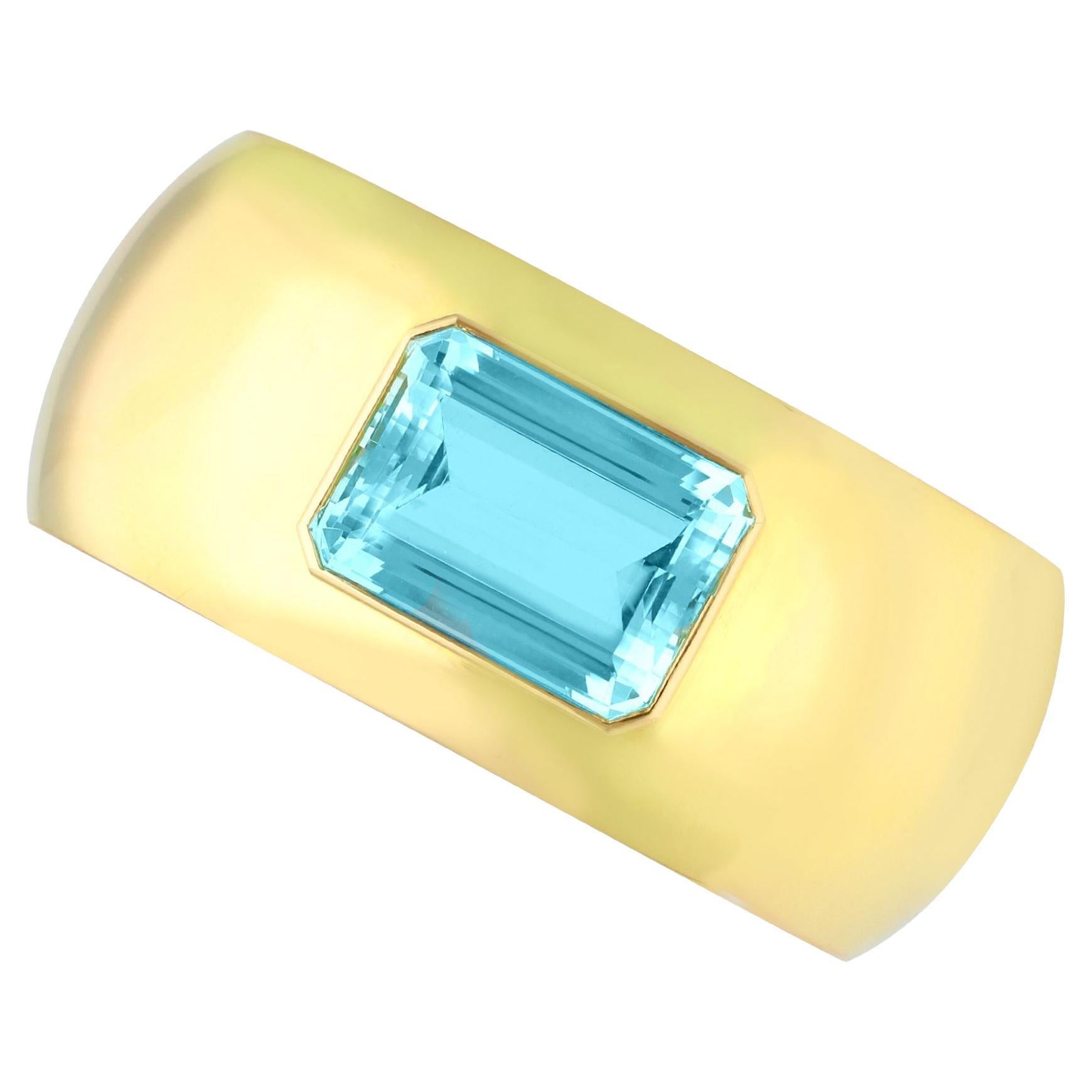 Vintage 40.35 Carat Aquamarine and 18k Yellow Gold Cuff Bangle For Sale