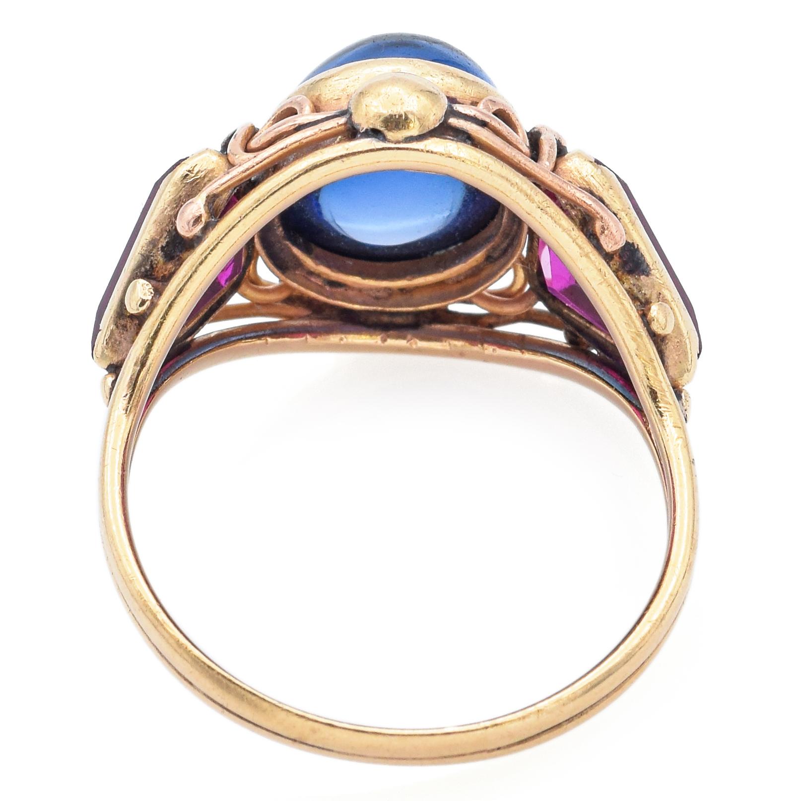 Antique 4.06 Ct Lab Sapphire & Ruby Yellow Gold Band Ring Size 6 In Good Condition For Sale In New York, NY