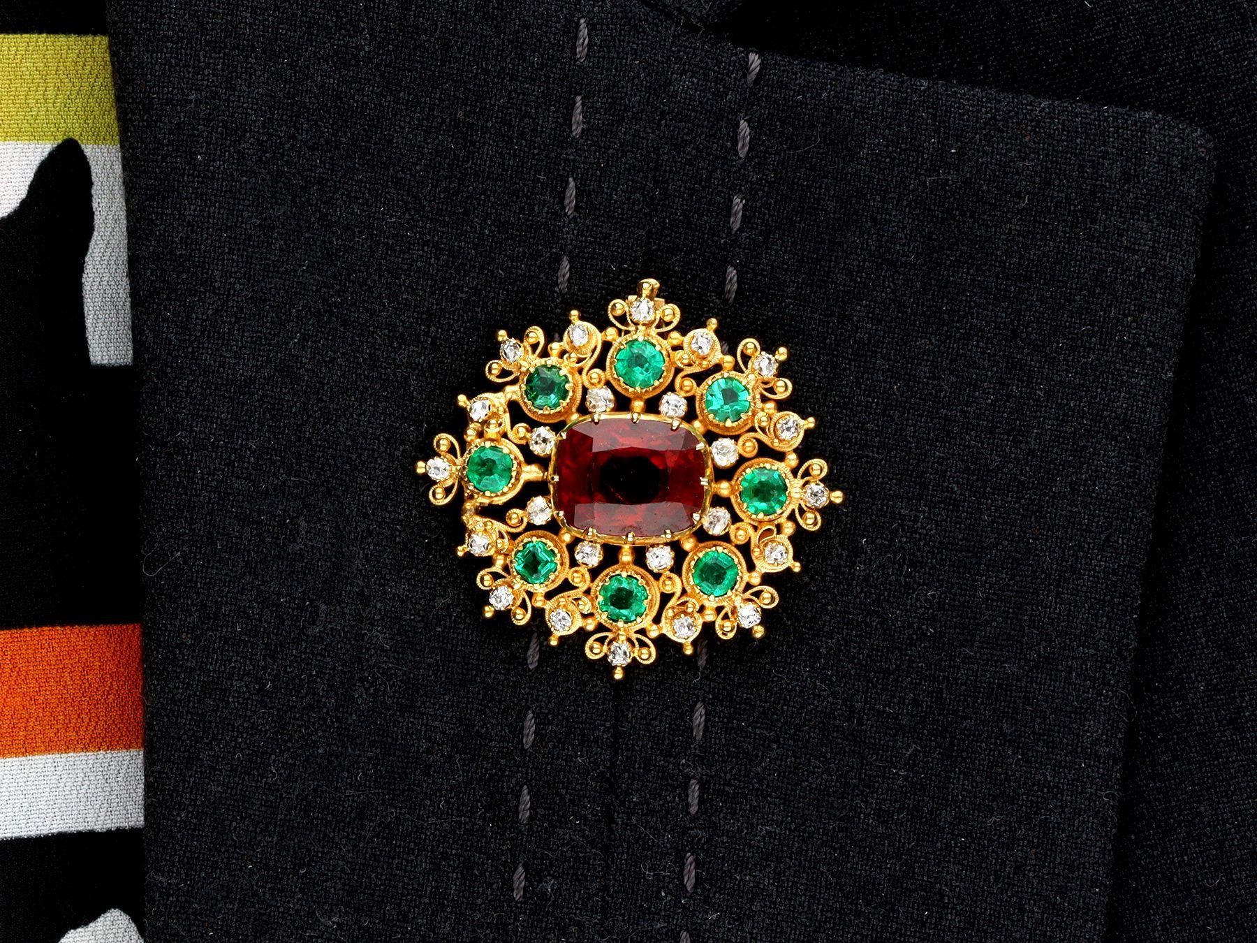 Antique 4.10ct Garnet 1.36ct Emerald and Diamond 18k Yellow Gold Pendant/Brooch For Sale 6