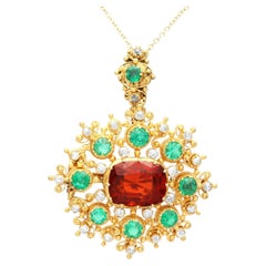 Pendentif/Broche ancien en or jaune 18 carats, grenat 4,10 carats, émeraude 1,36 carat et diamants