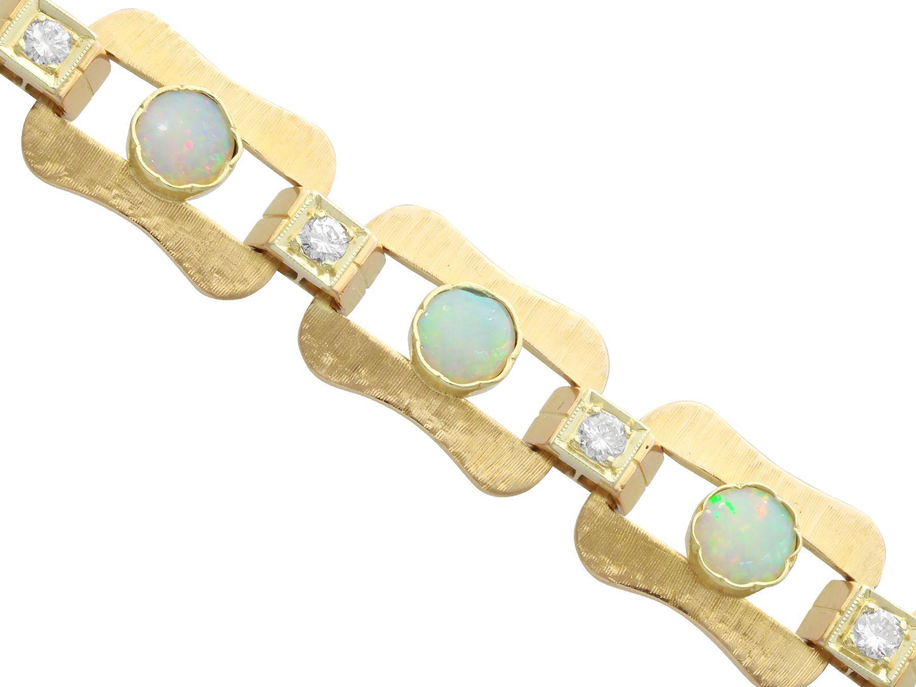 Antique 4.10 Carat Opal and 0.72 Carat Diamond Yellow Gold Bracelet In Excellent Condition For Sale In Jesmond, Newcastle Upon Tyne