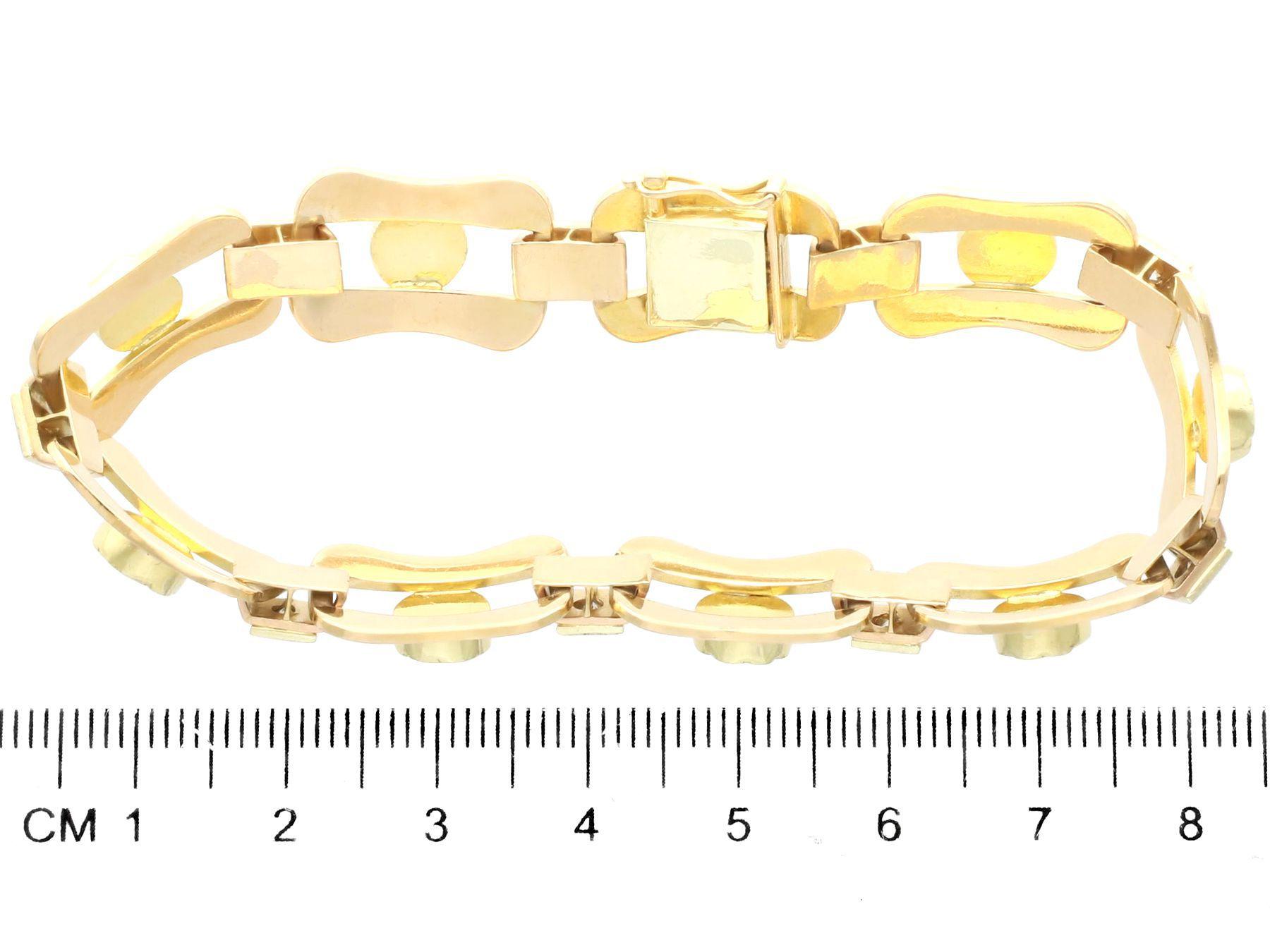Antique 4.10 Carat Opal and 0.72 Carat Diamond Yellow Gold Bracelet For Sale 2