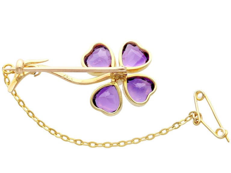 Antique 4.25 Carat Amethyst and Pearl 15k Yellow Gold Four-Leaf Clover Brooch For Sale 1