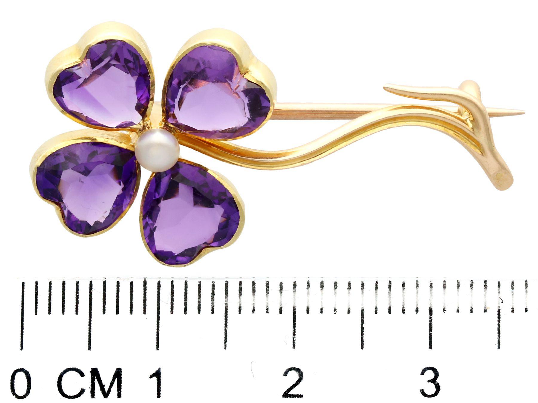 Antique 4.25 Carat Amethyst and Pearl 15k Yellow Gold Four-Leaf Clover Brooch For Sale 1